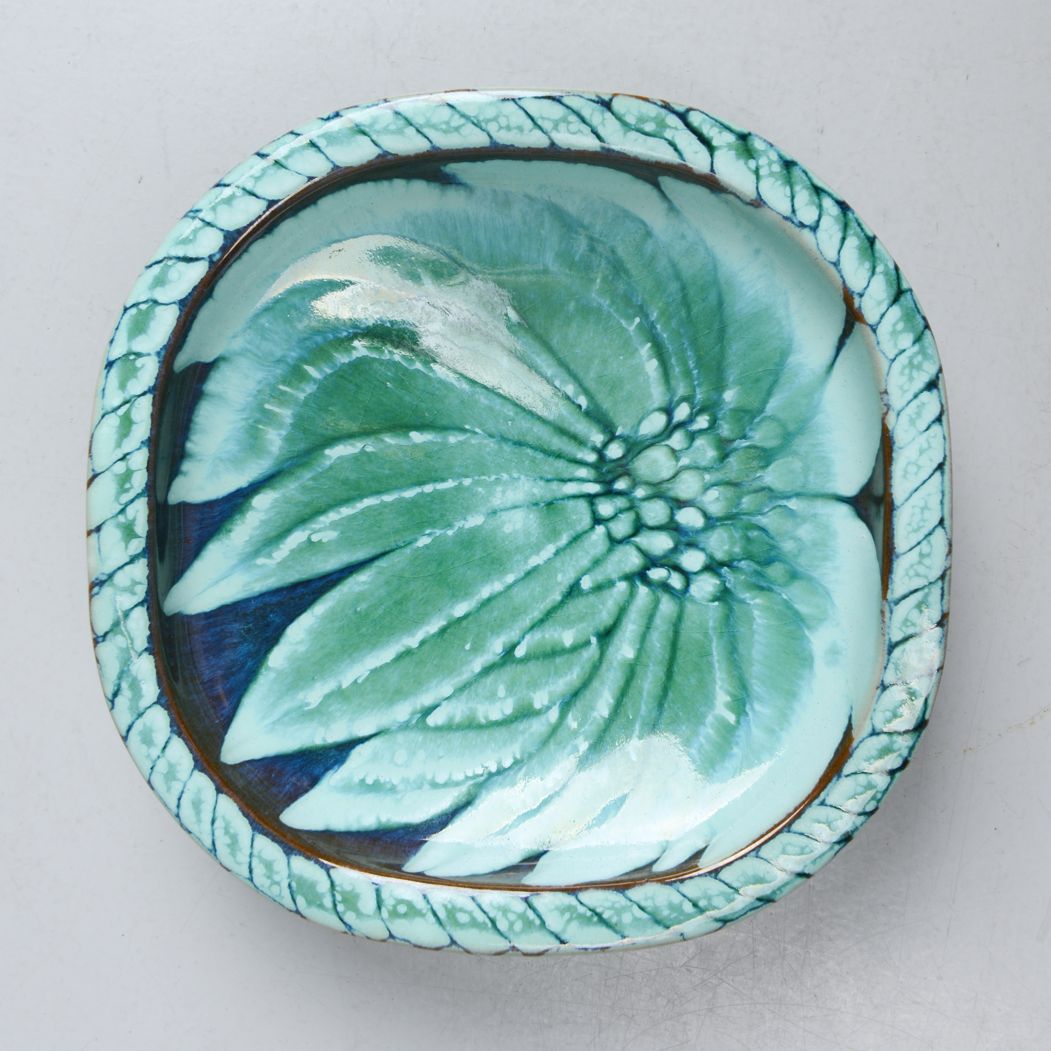 ANNA-LISA THOMSON. Skålfat, unikat, Upsala-Ekeby, 1940/50-tal.