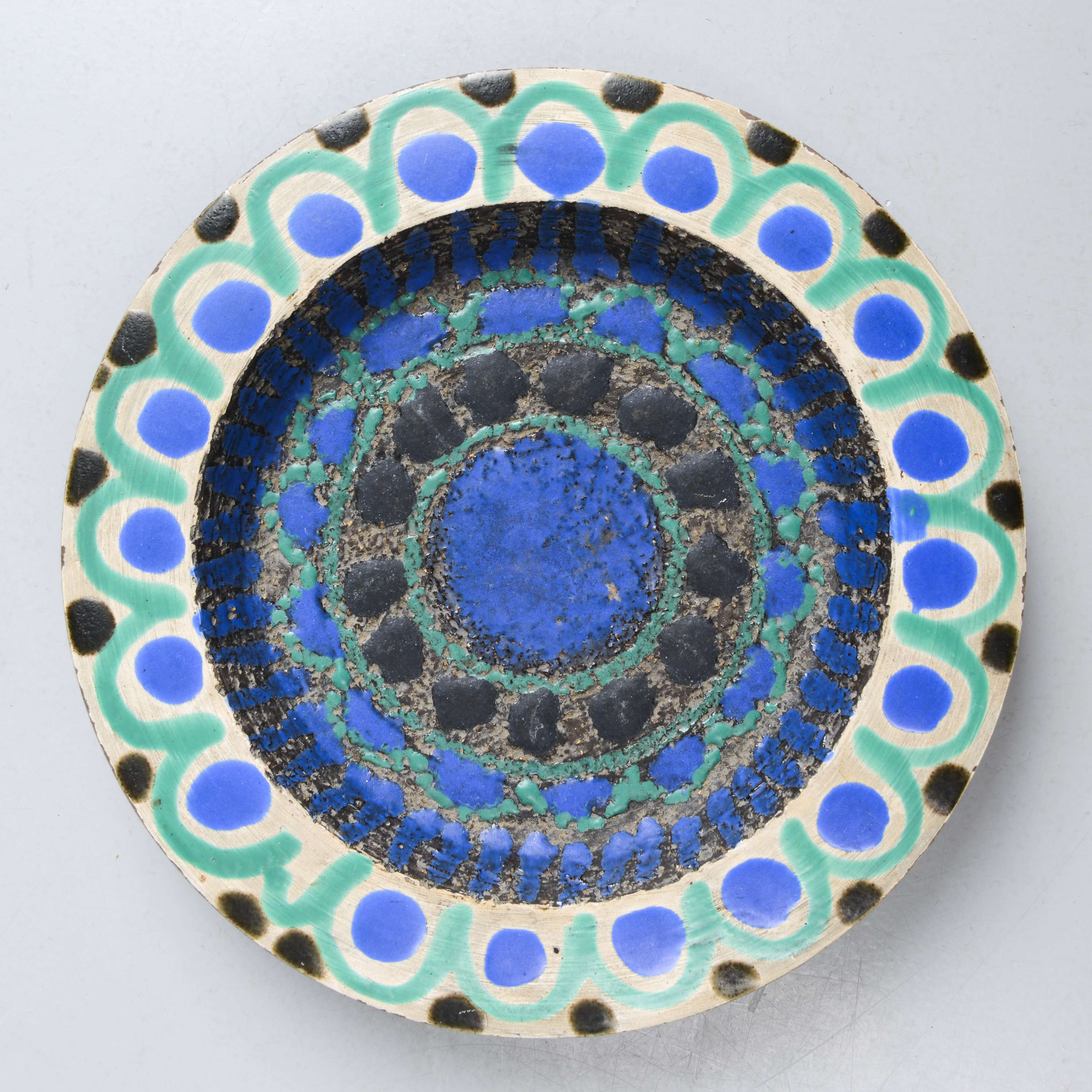 MARI SIMMULSON. Skålfat, unikat, Upsala-Ekeby, 1950/60-tal.