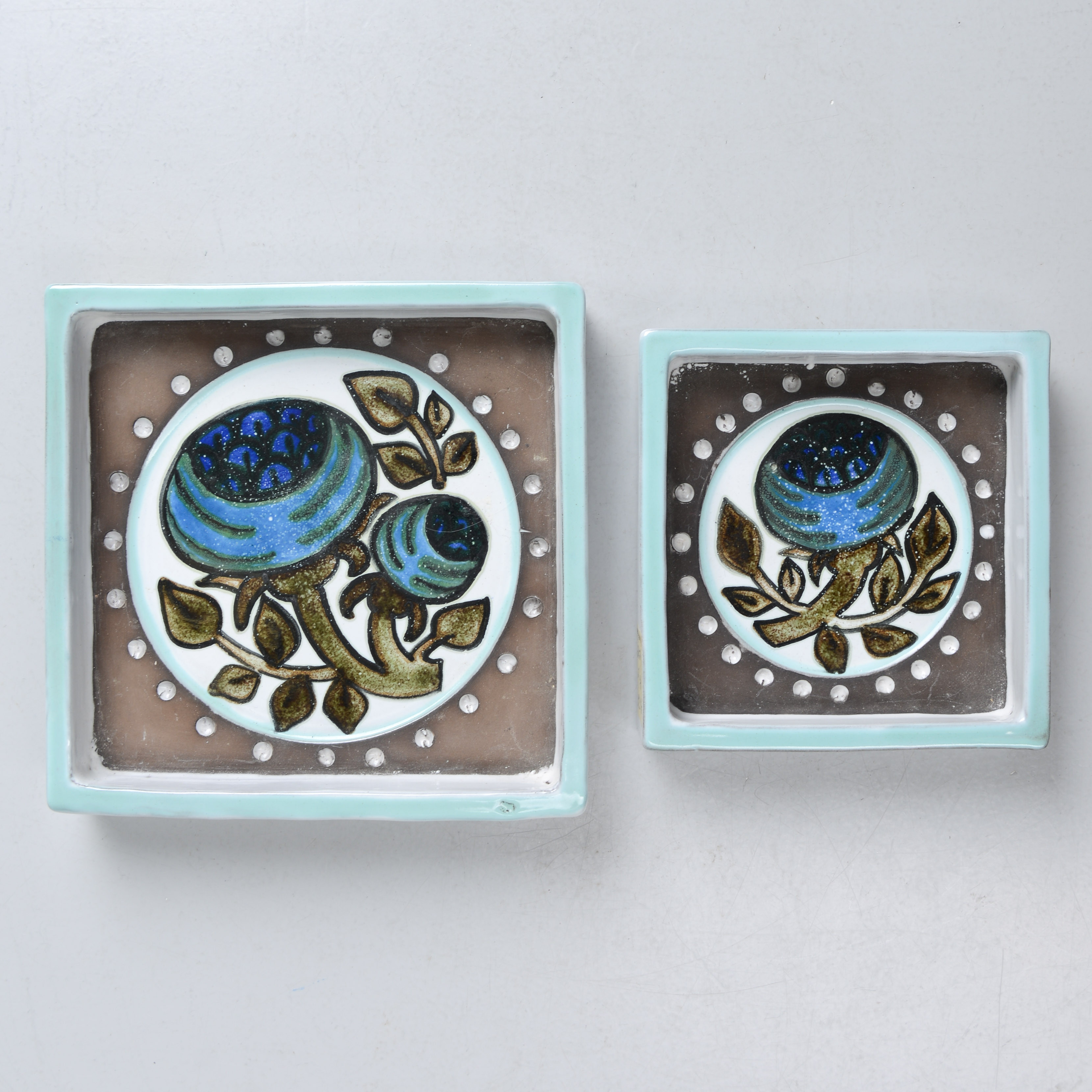 MARI SIMMULSON. Fat, 2 st, unikat, Upsala-Ekeby, daterade 27 februari 1970 med etikett.