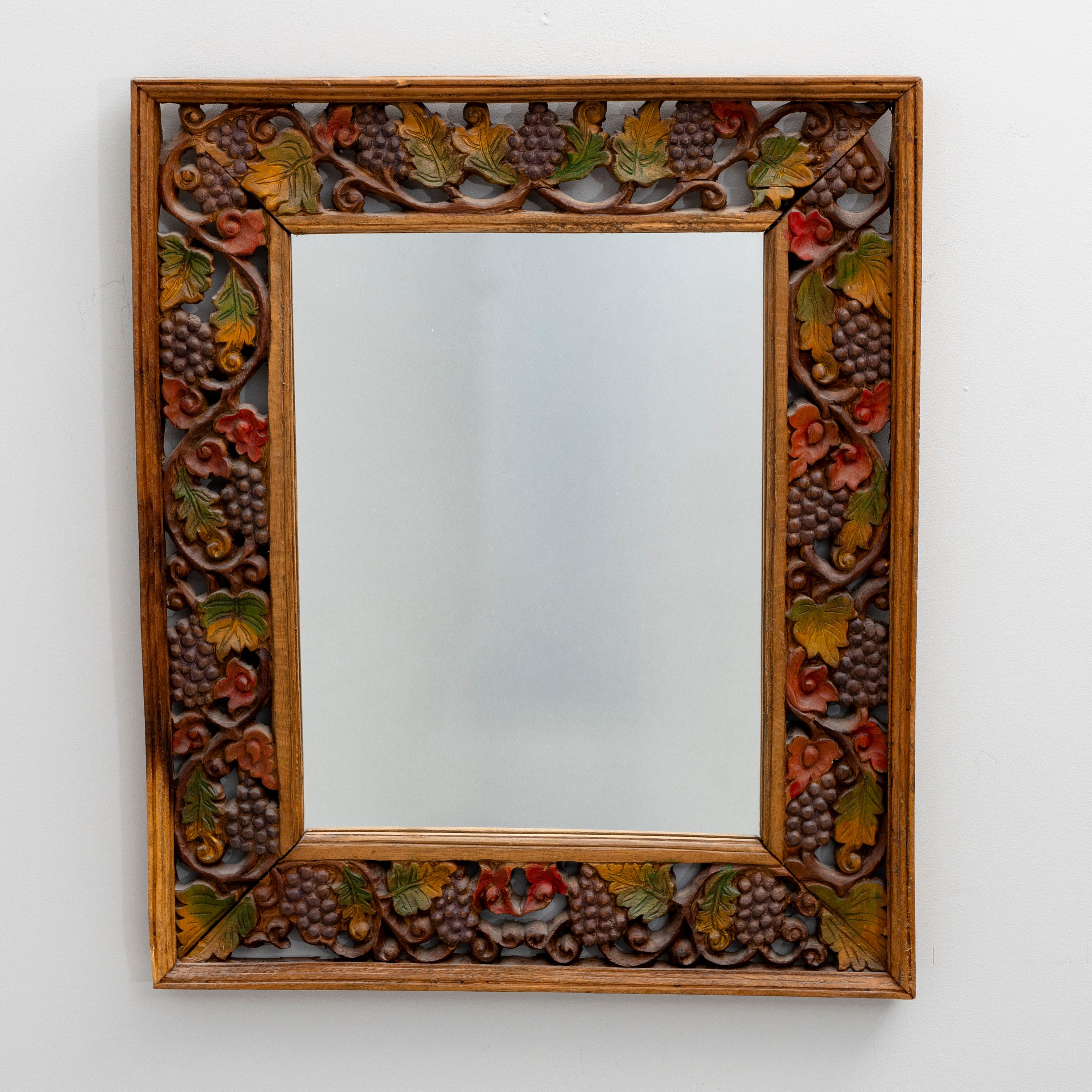 SPEGEL, skuren ram av trä, 1900-talets andra hälf.