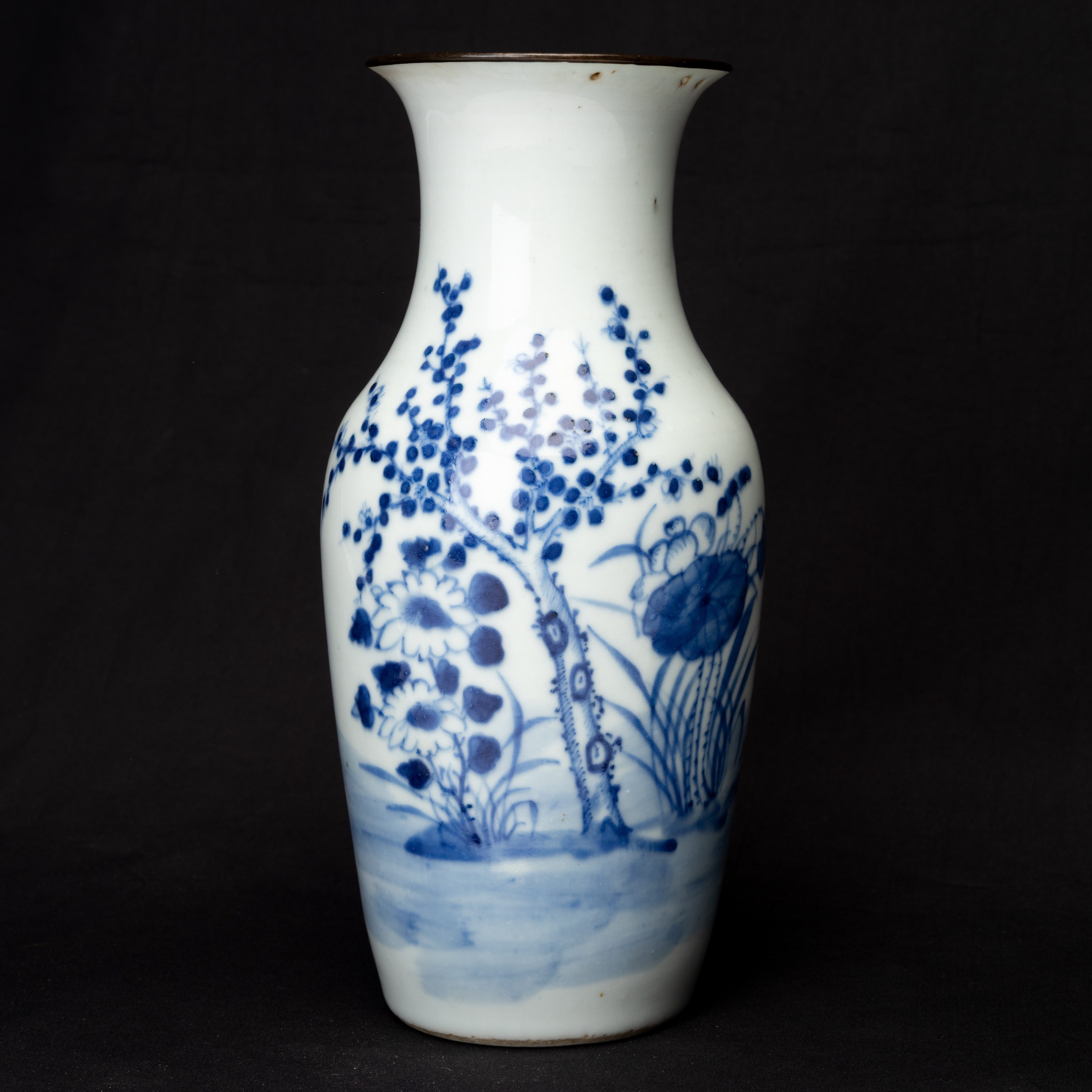 VAS, underglasyrblå dekor, porslin, Qingdynastin 1800-tal.