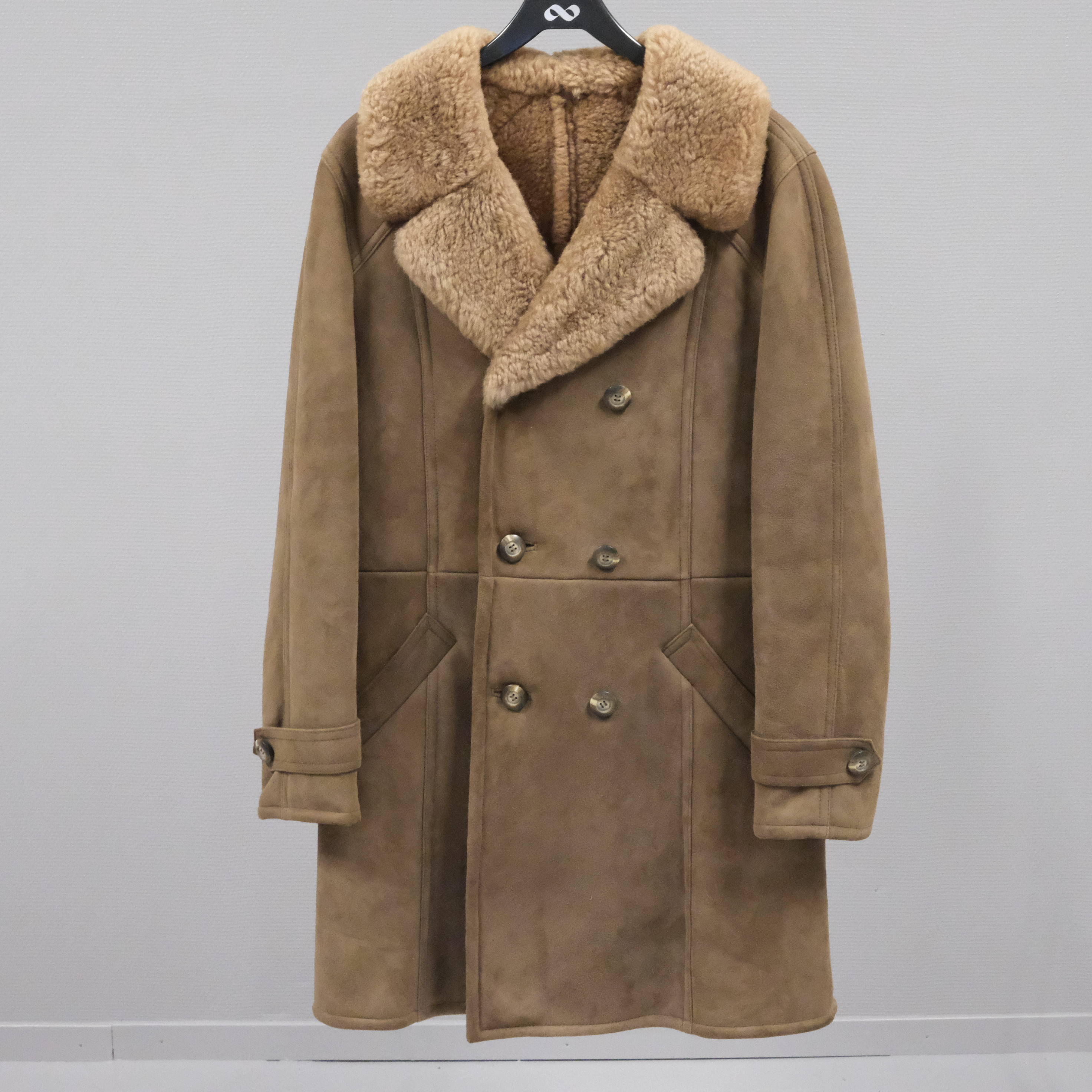 FÅRSKINNSPÄLS, JACSON I VOLLSJÖ.