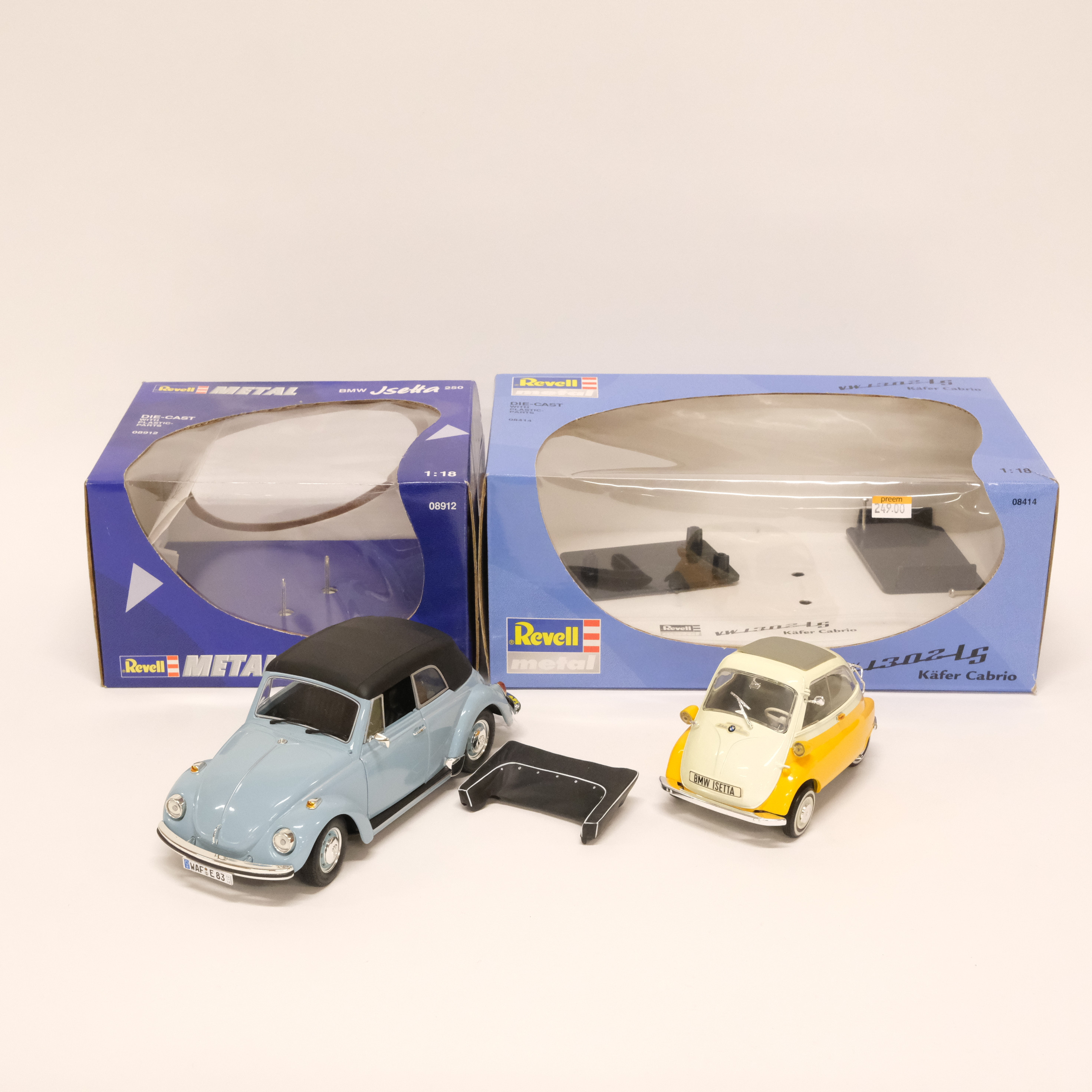 REVELL. TVÅ MODELLBILAR. ISETTA OCH BEETLE. SKALA 1:18.