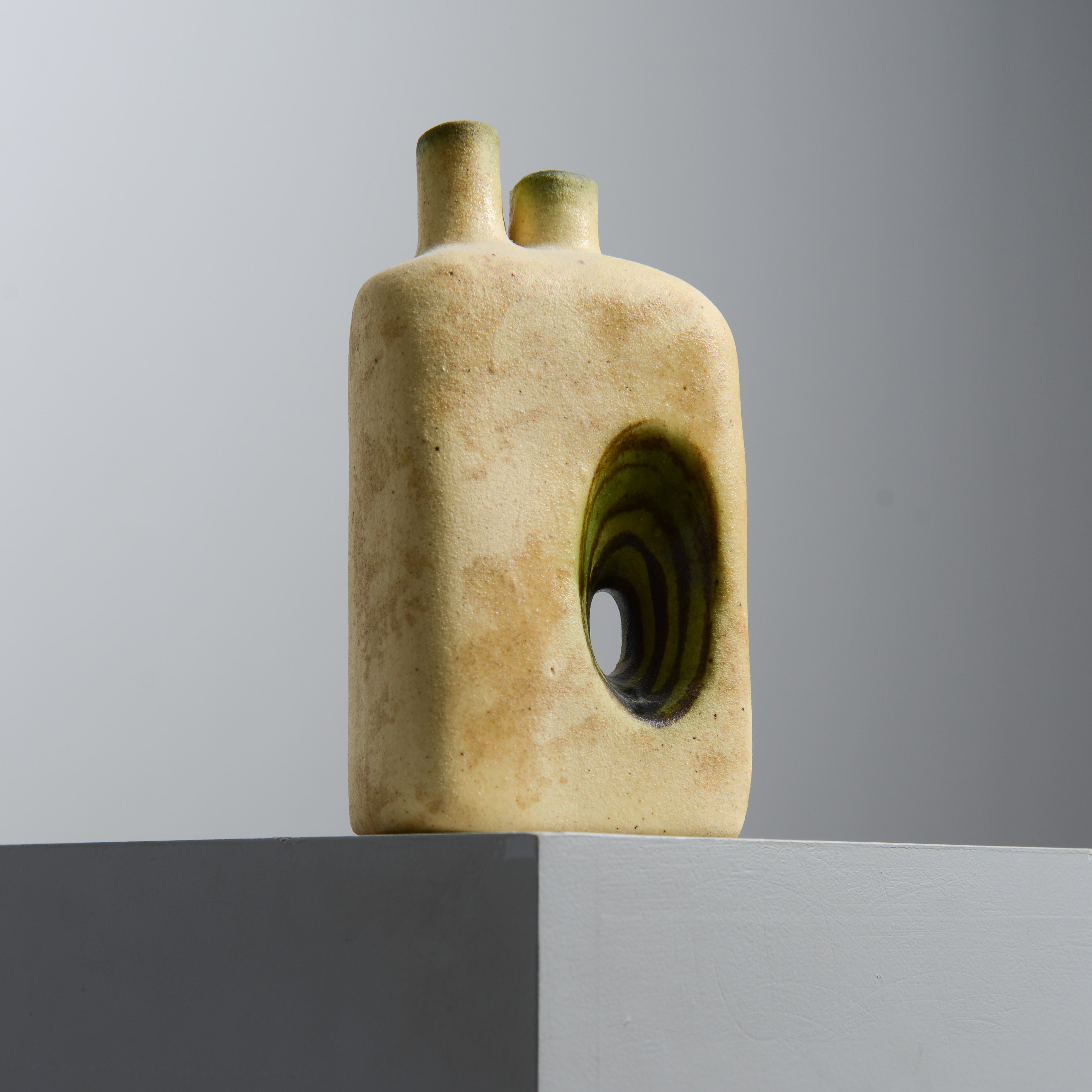 NIKOS DAZELIDIS. Vas, keramik, Grekland, 1970-tal.