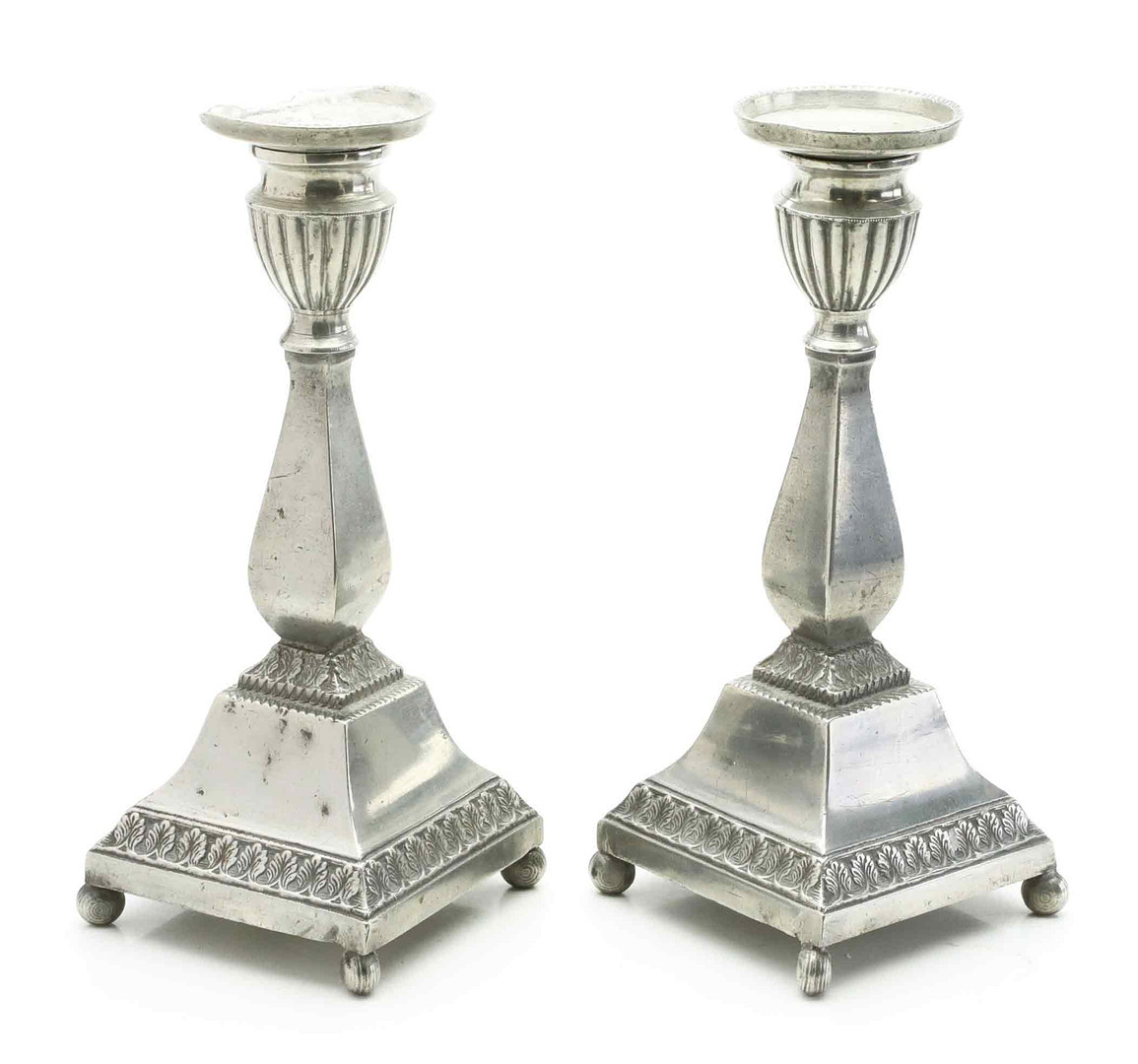 NILS JUSTELIUS (1820-1866). Ljusstakar, ett par, tenn, Eksjö, 1800-tal.