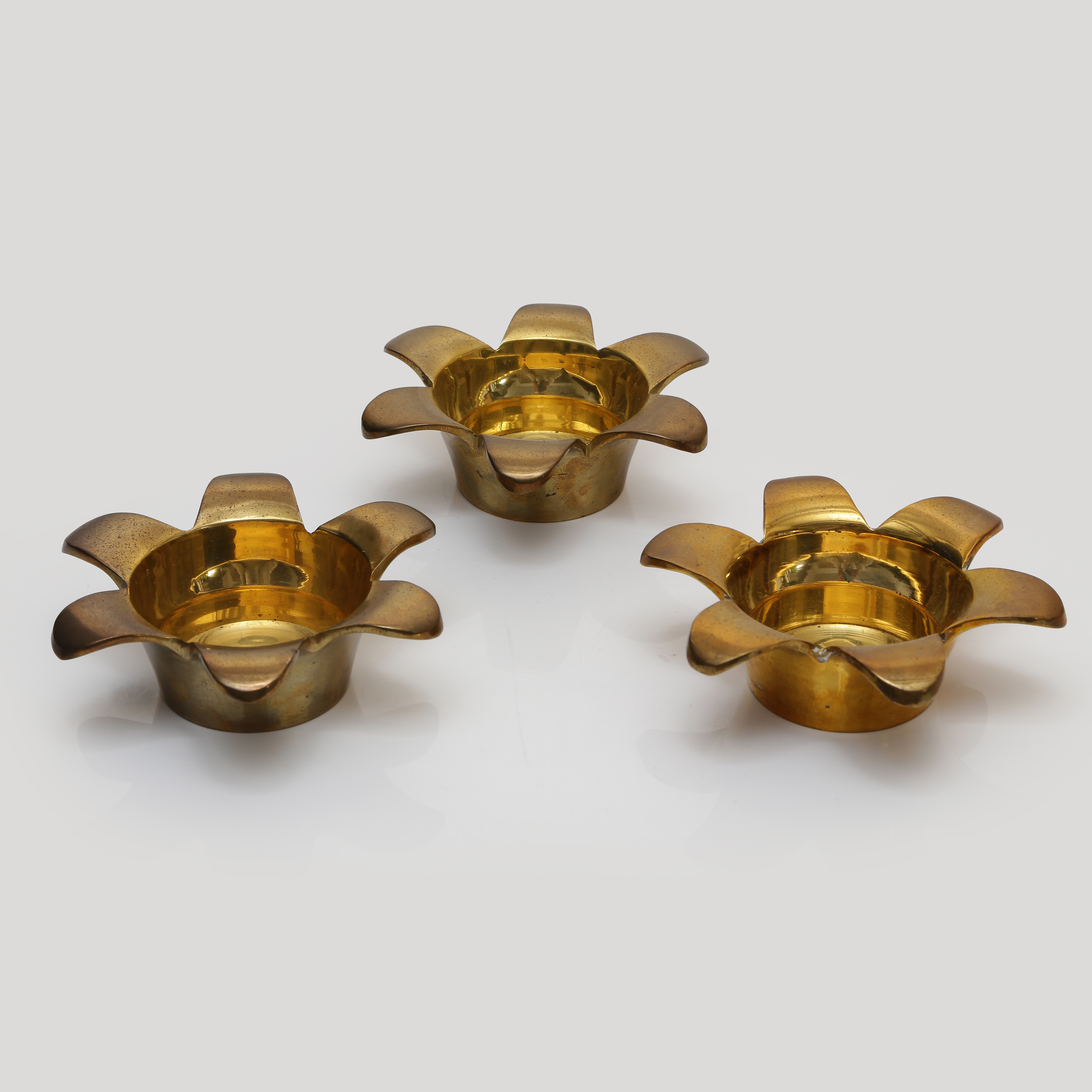 LJUSLYKTOR, MÄSSING, 3 ST, SCANDIA PRESENT, SWEDEN.