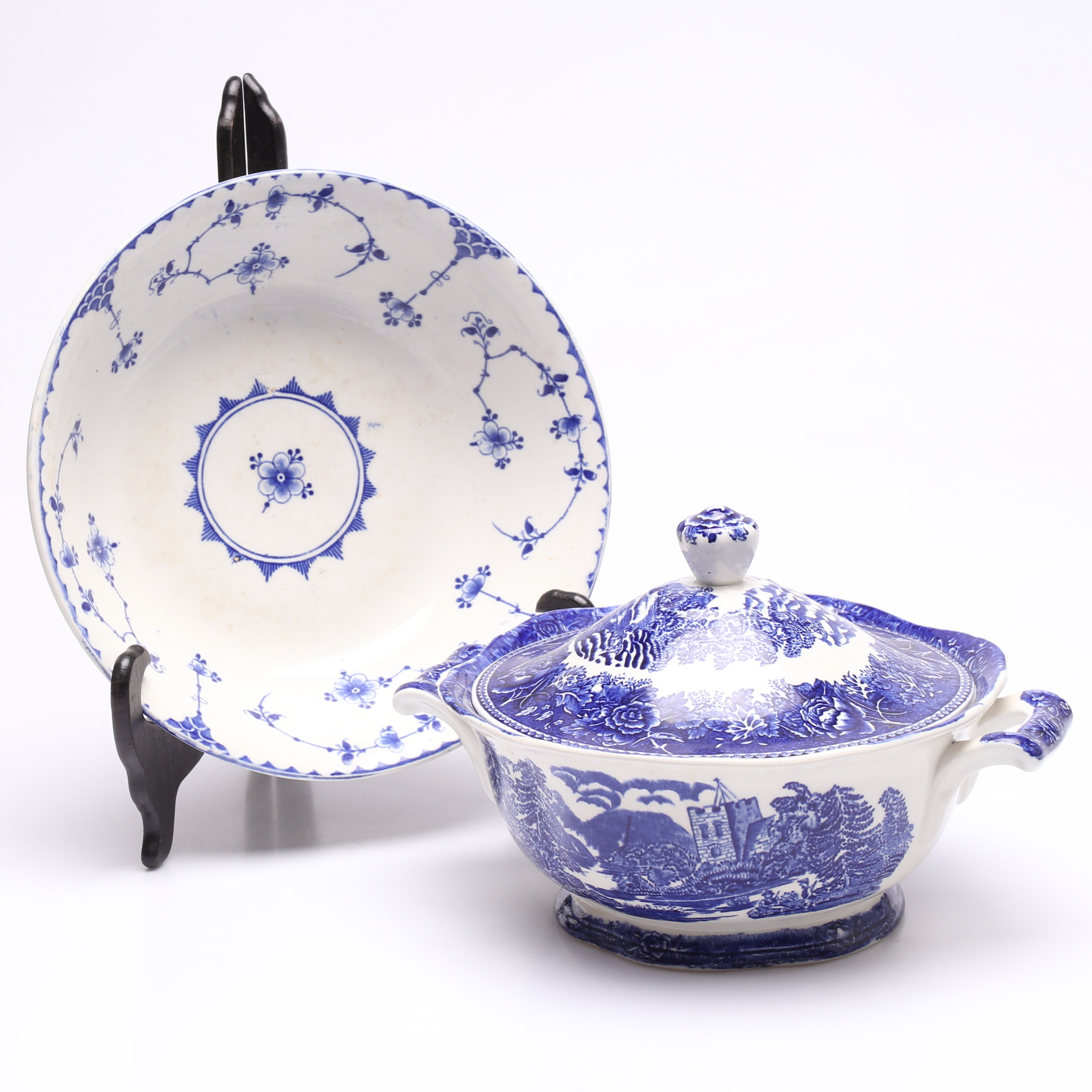 KERAMIK, 2 delar, Arabia och Gustafsberg, 1900-tal.