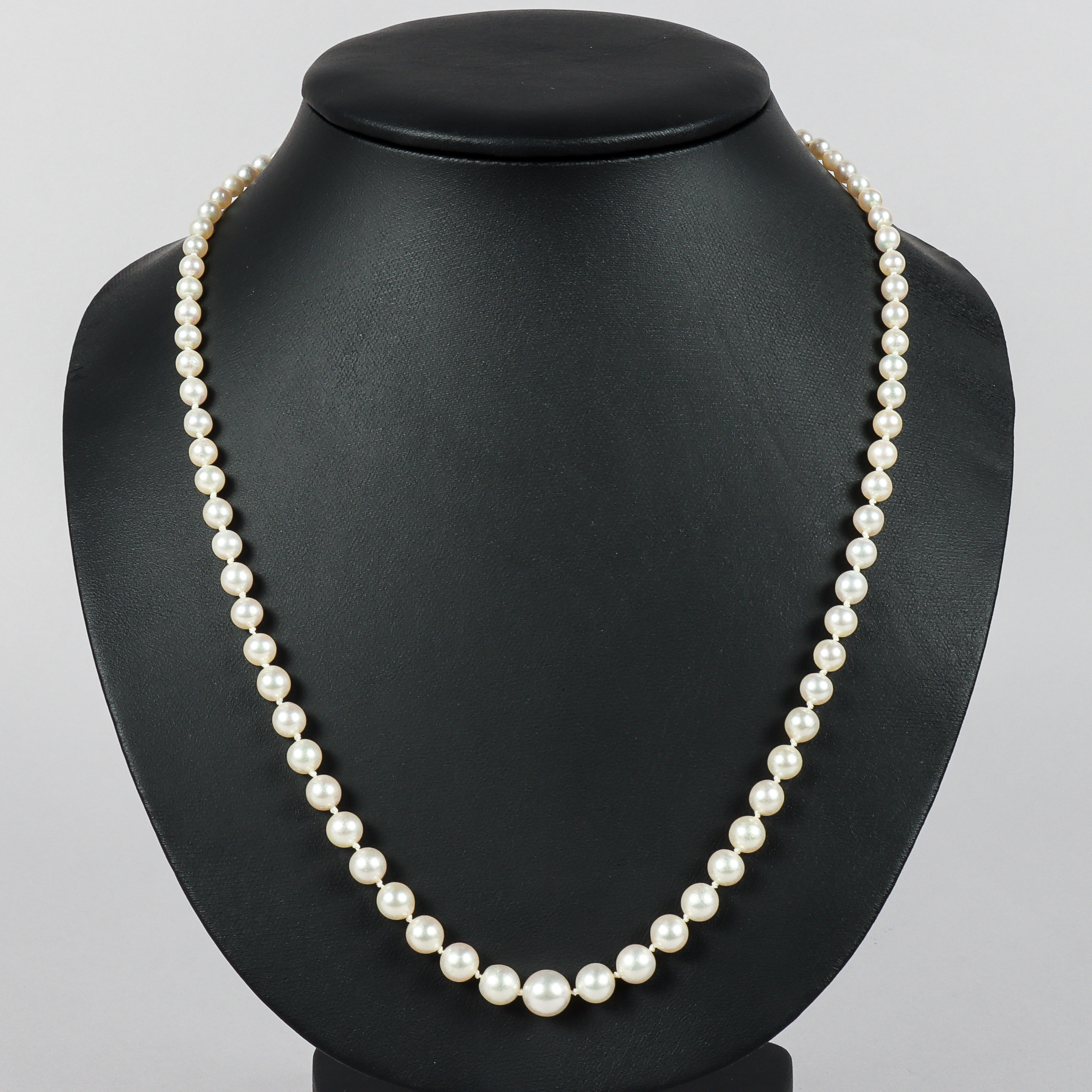 PÄRCOLLIER, odlade saltvattenspärlor med lås i 18k vitguld, doserat.