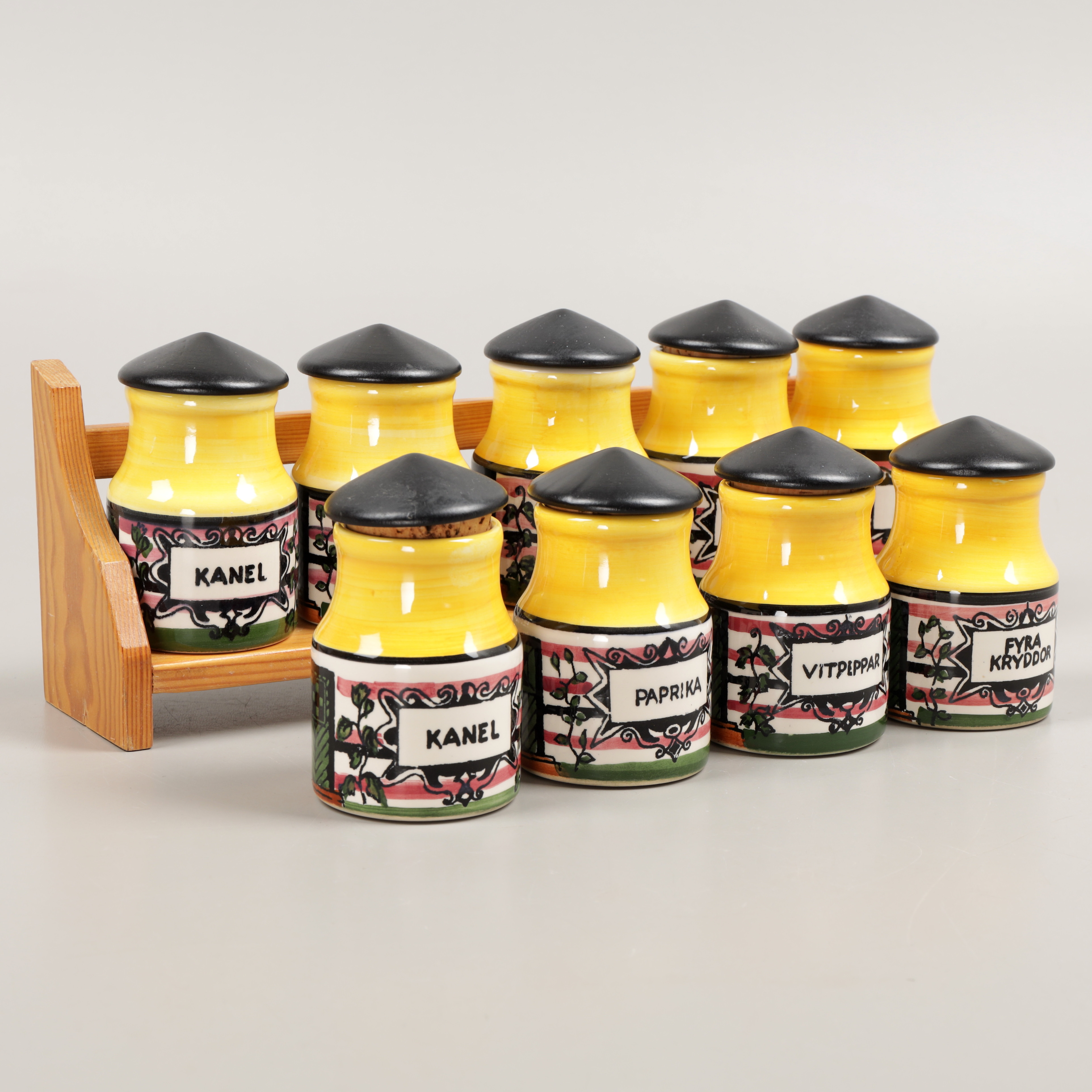 KRYDDBURKAR MED HYLLA, 10 delar, 1950-tal.