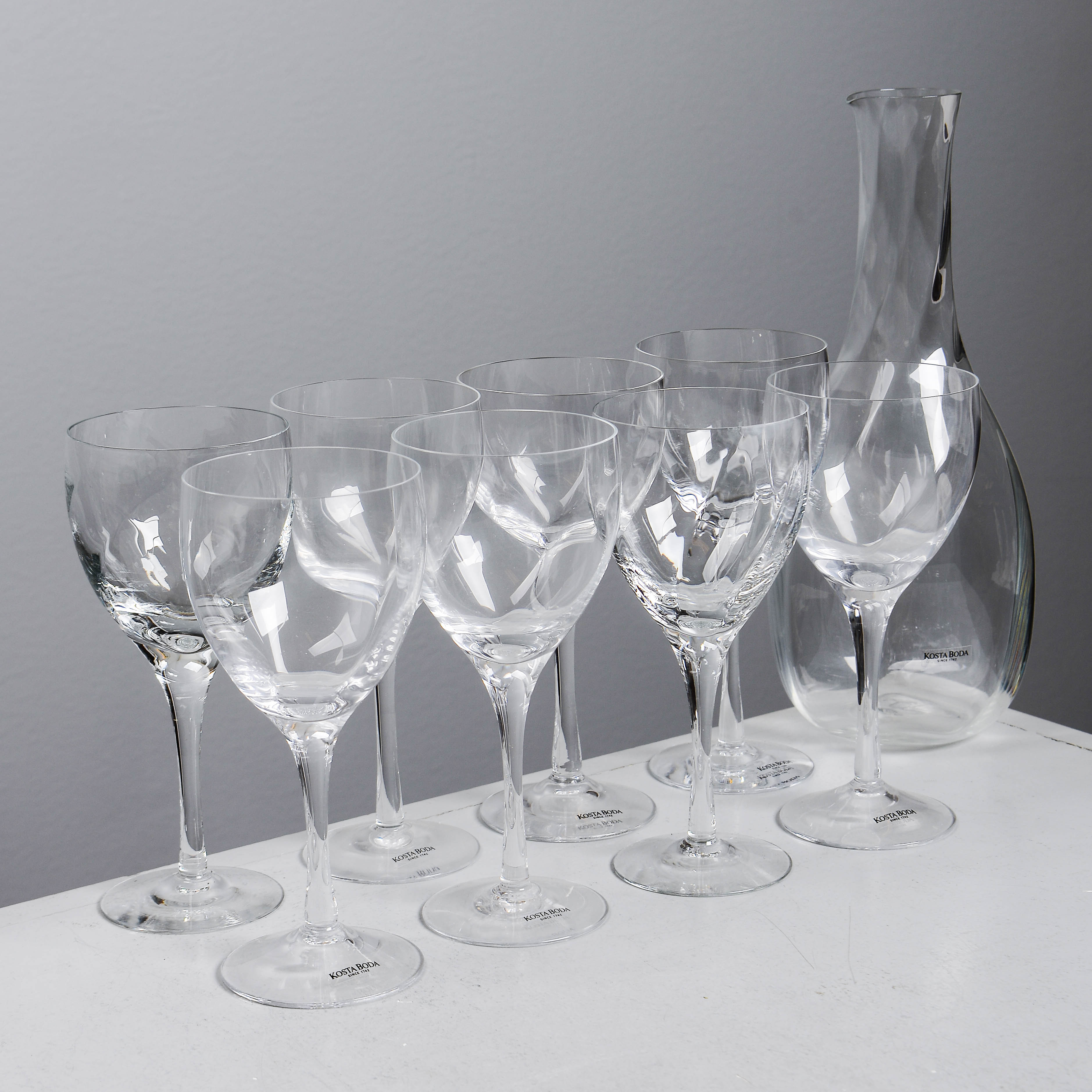 BERTIL VALLIEN. Vinlgas & karaff, 8+1 st, "Chateau", Kosta Boda.