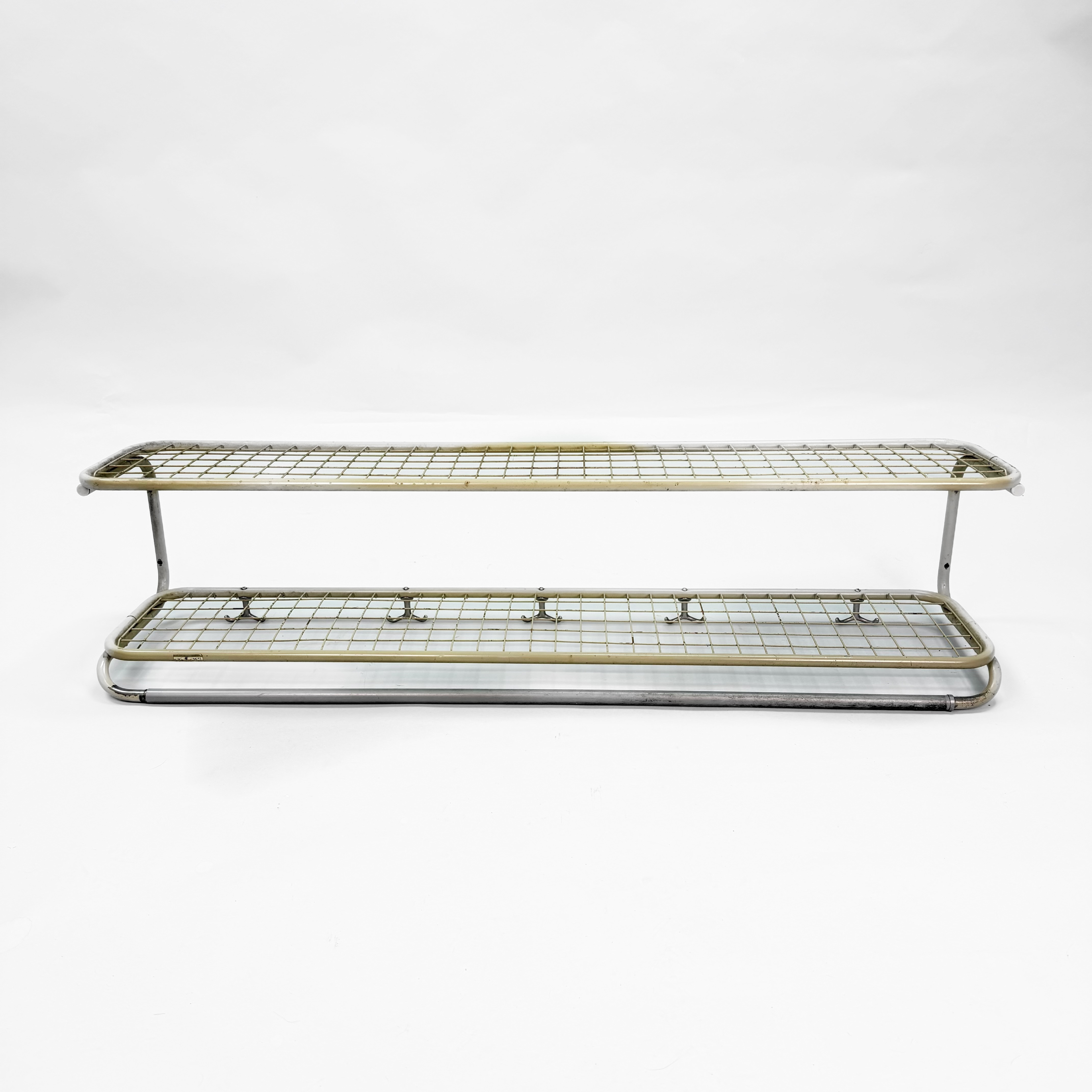 HATTHYLLA - Metall grå , industridesign.