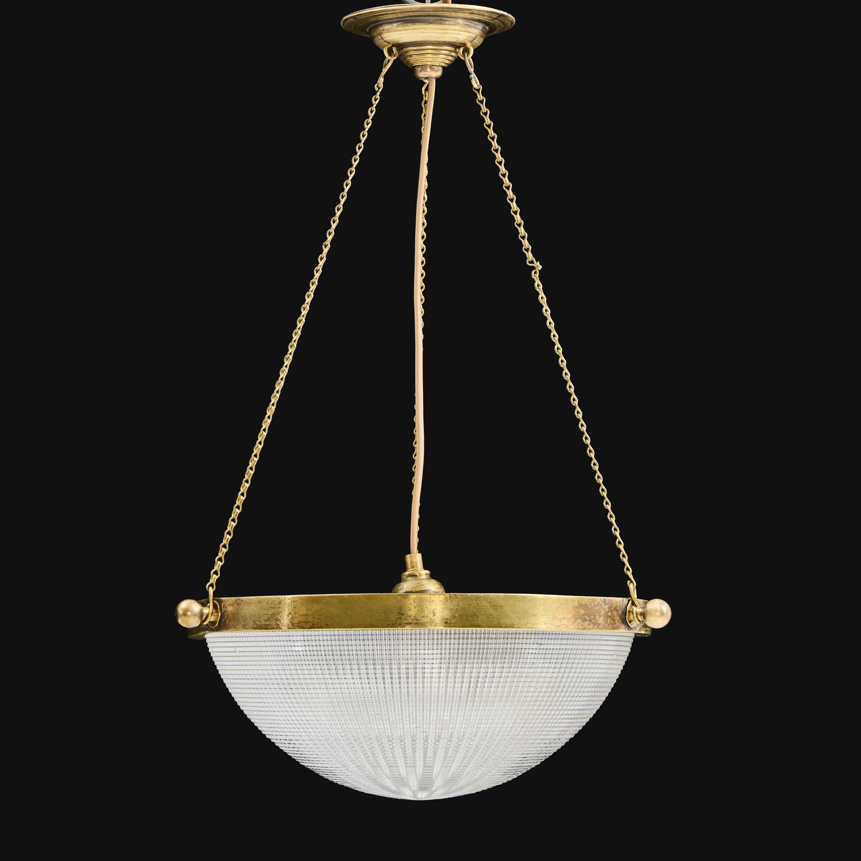 TAKAMPEL, omkring år 1900, mässing, kupa i gjutet klarglas märkt ”Holophane - France..”.