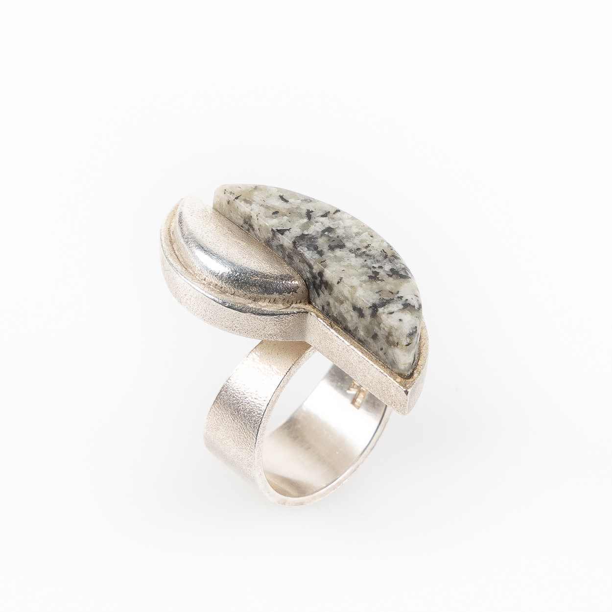 BJÖRN WECKSTRÖM. Ring, sterling silver och granit. Lapponia, Helsingfors.