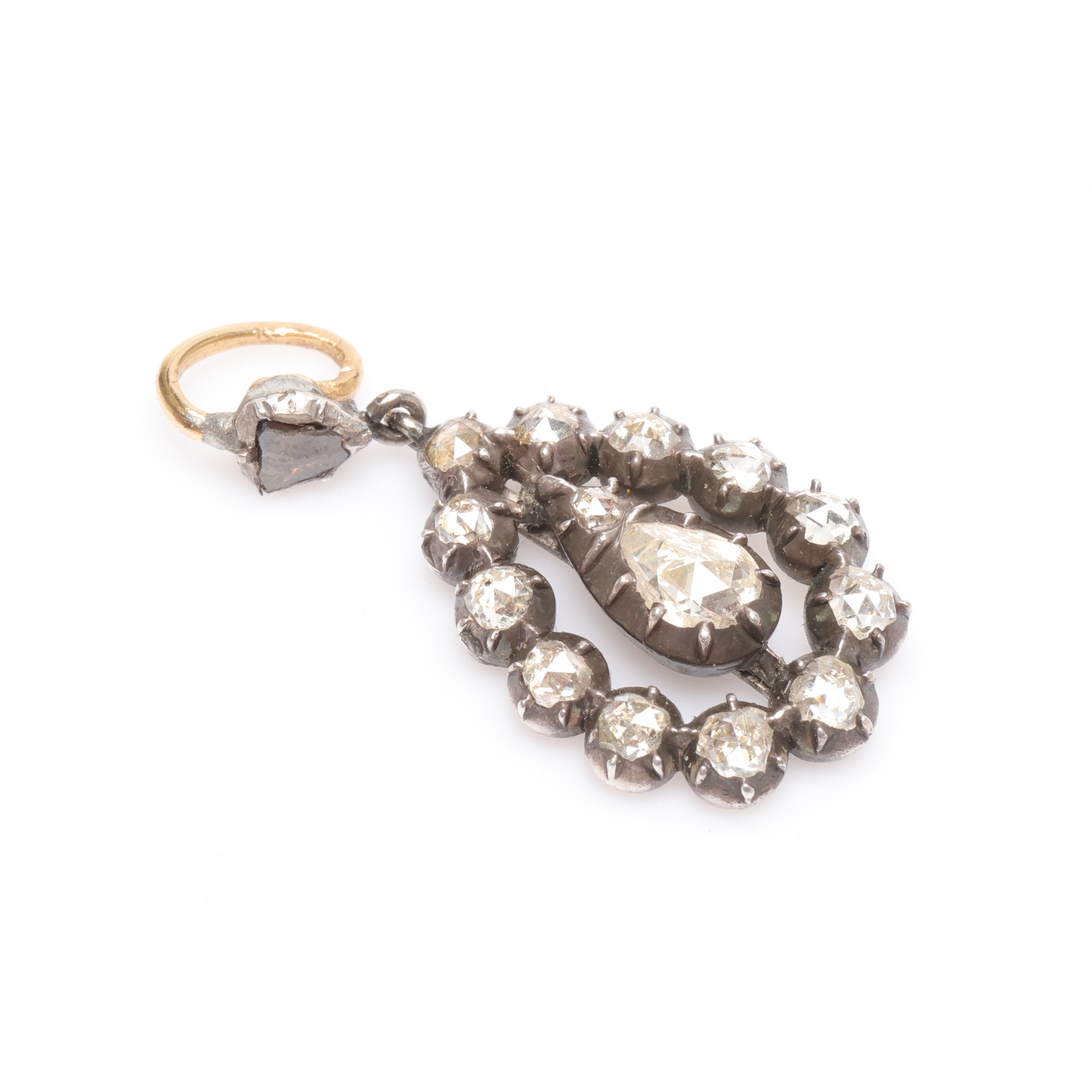 HÄNGE, silver och guld, med rosenslipade diamanter. Vikt ca 4gram.