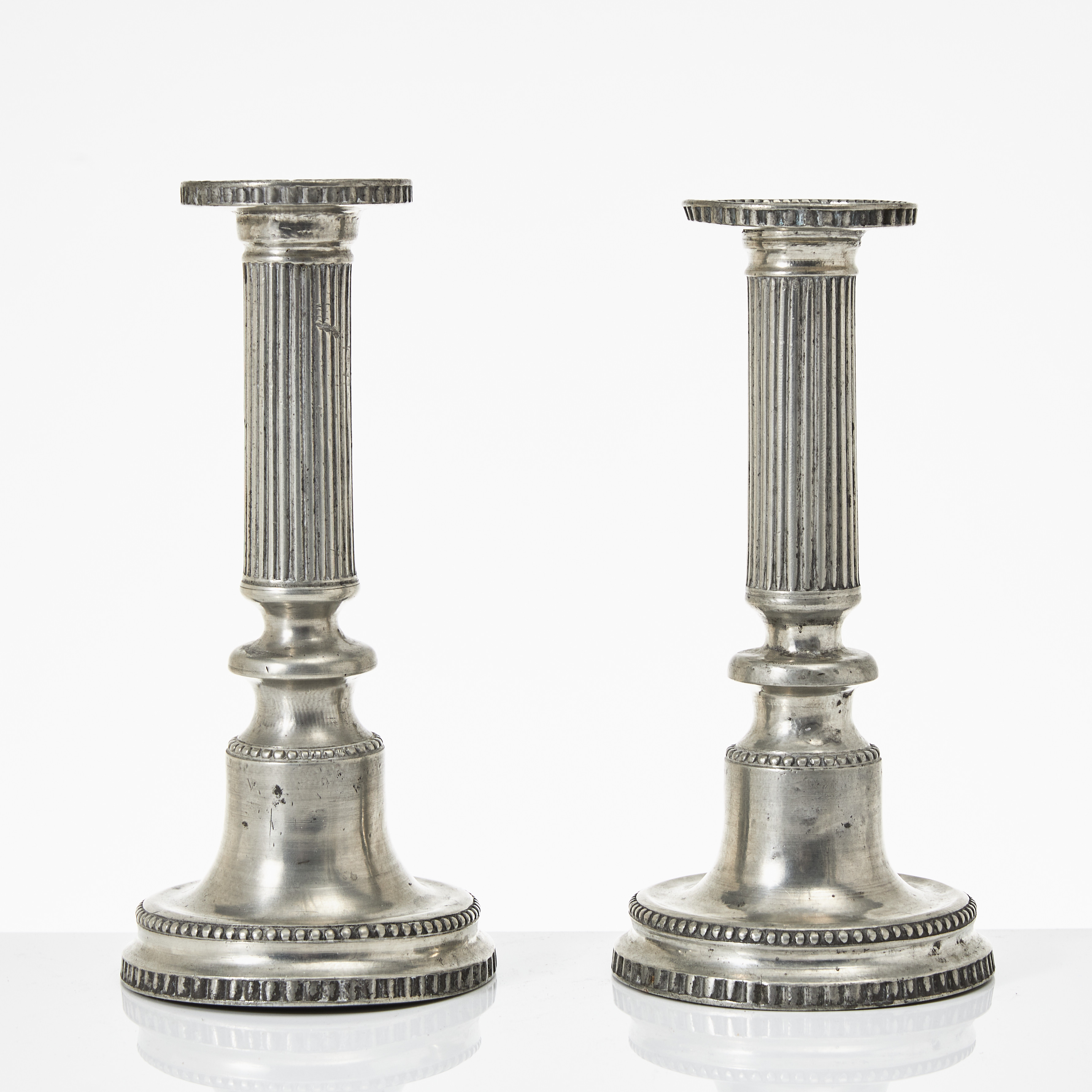 LJUSSTAKAR, 1 par, tenn, sengustavianska, Pehr Henrik Lundén Lidköping (verksam 1797-1834).