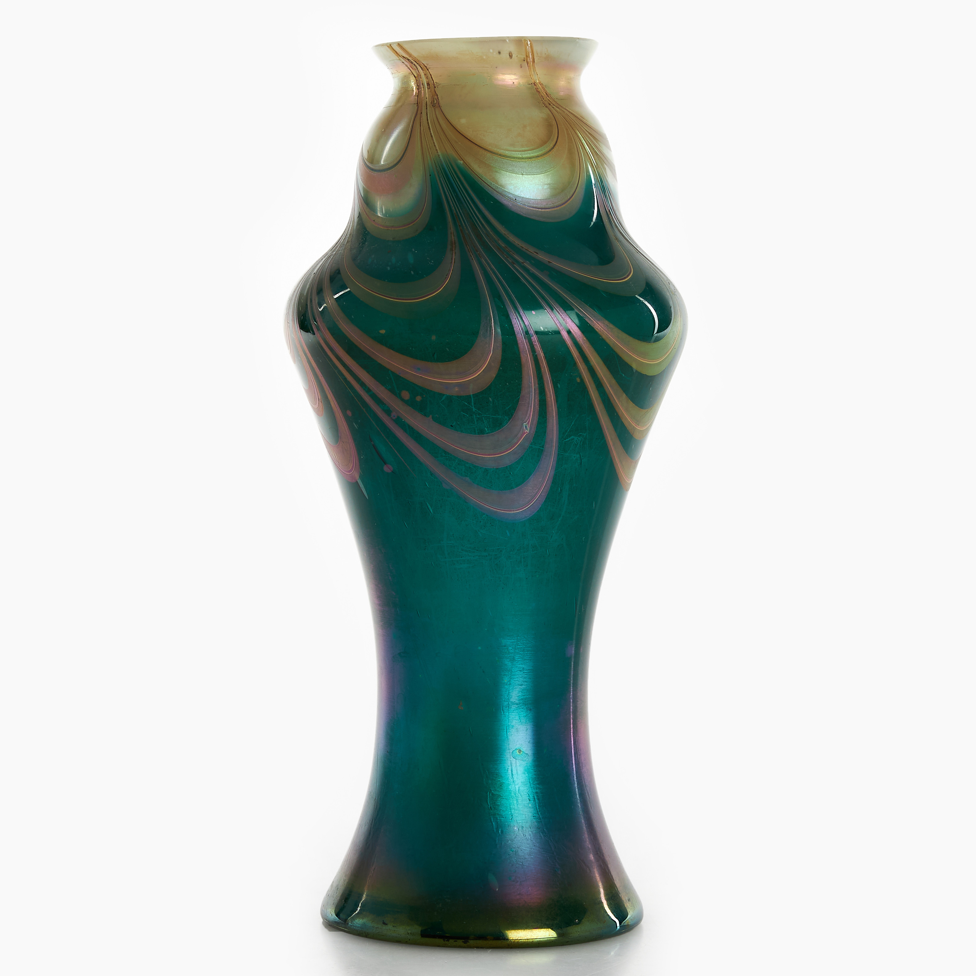 VAS, möjligen Loetz, Jugend, 1900-talets början, gröntonad glasmassa med iriserande yta.