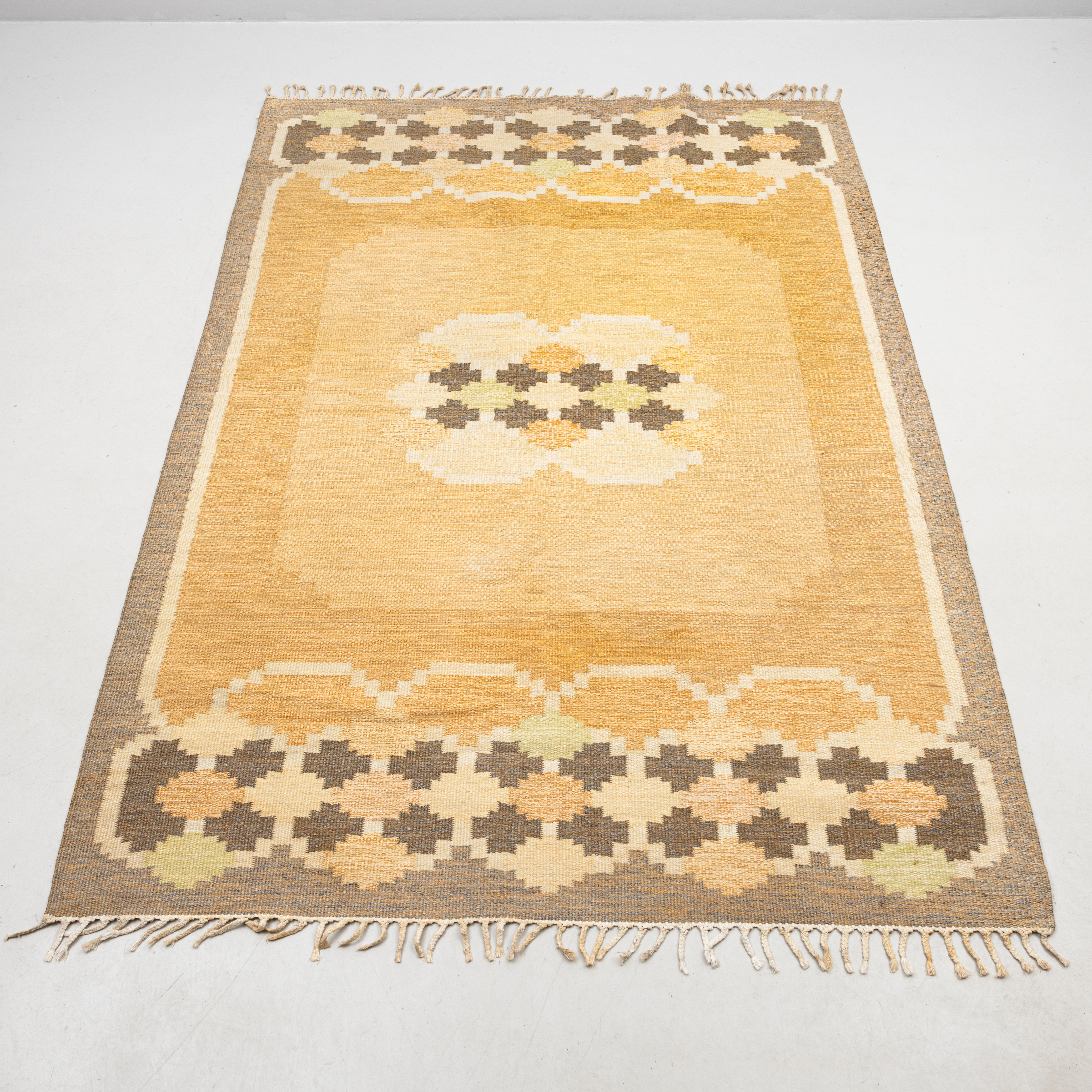 INGEGERD SILOW. MATTA, röllakan, signerad IS, ca 270 x 190 cm.