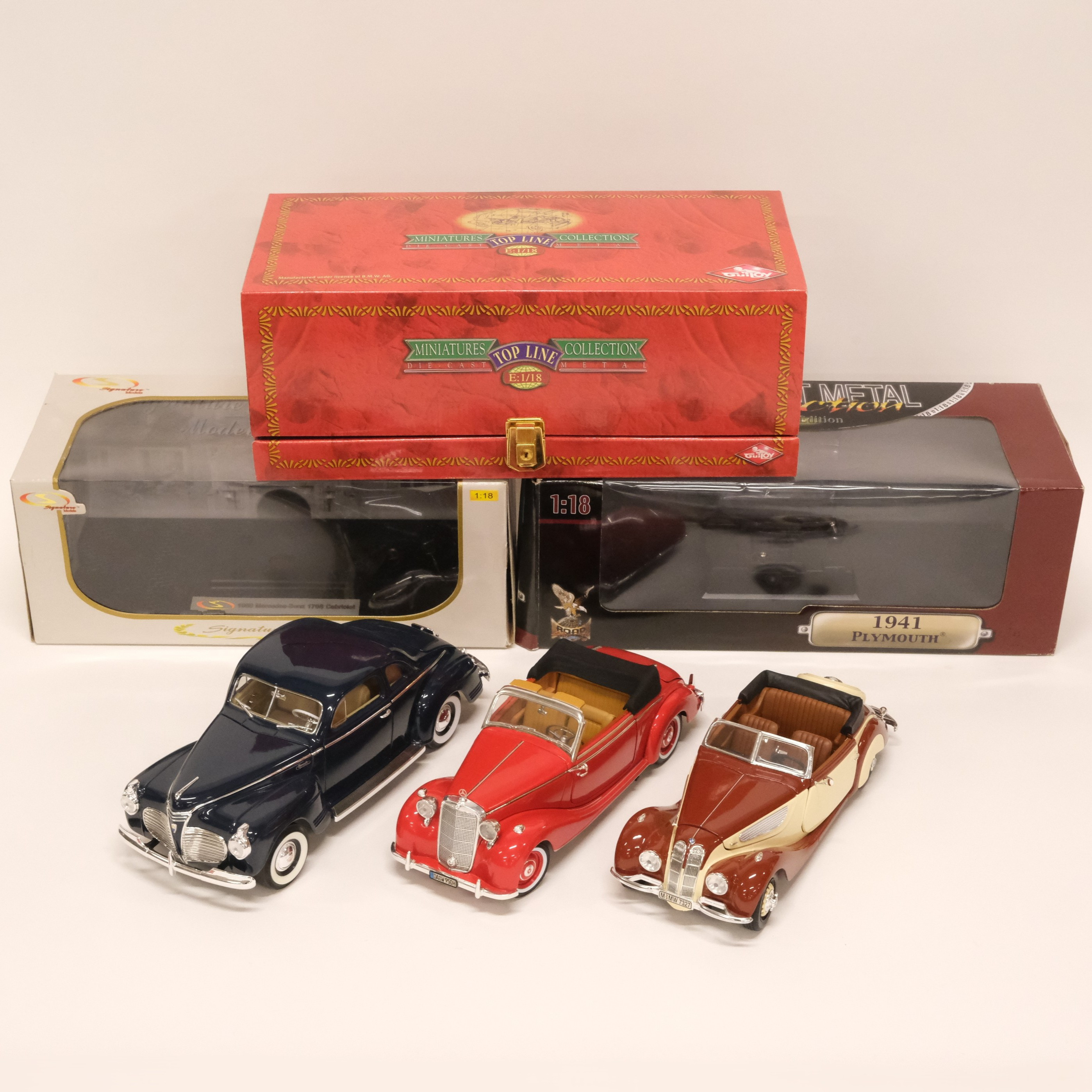 TRE MODELLBILAR. SIGNATURE MODELS, GUILOY OCH ROAD SIGNATURE. SKALA 1:18.