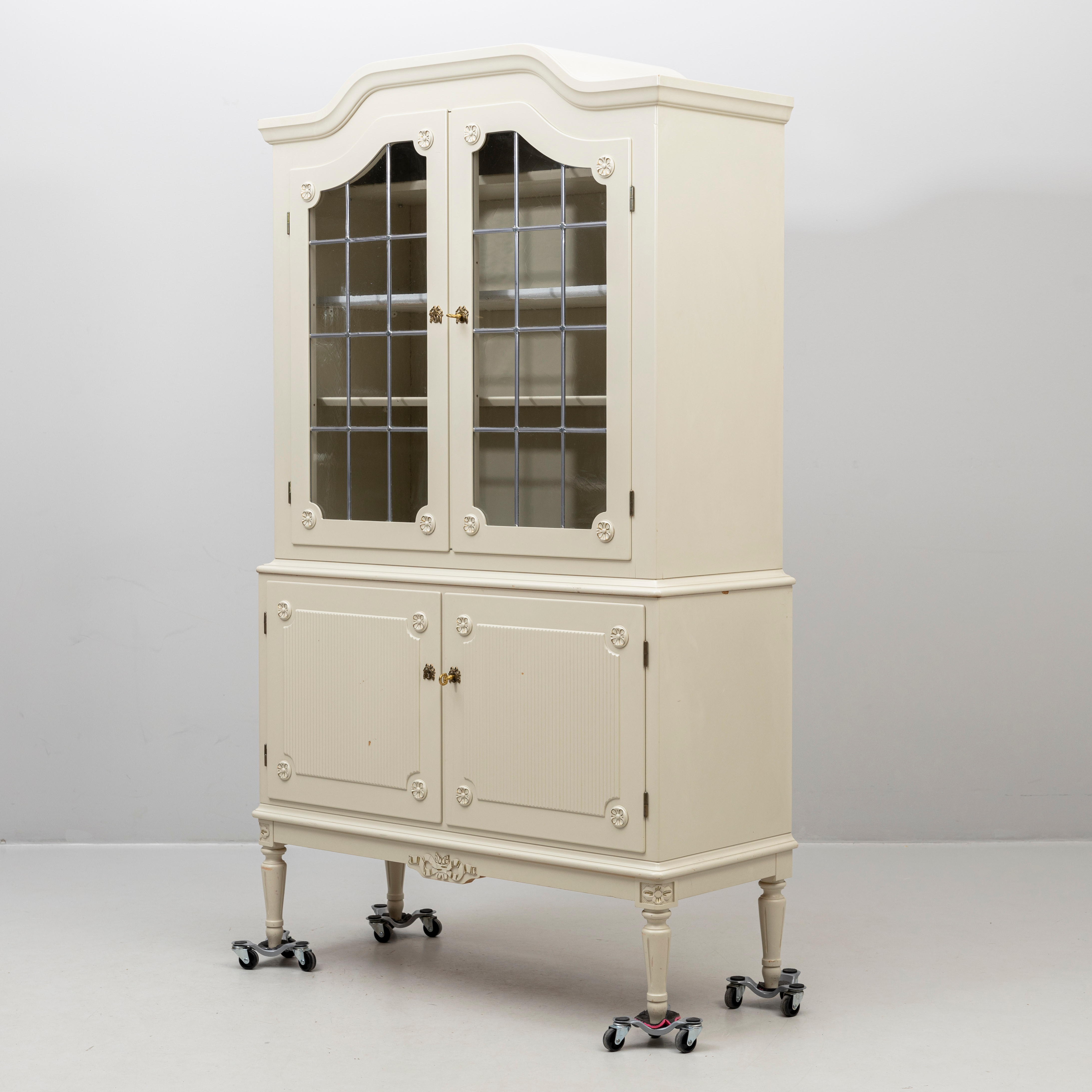 VITRINSKÅP, gustaviansk stil, GR möbler Tibro, 1900-tal.