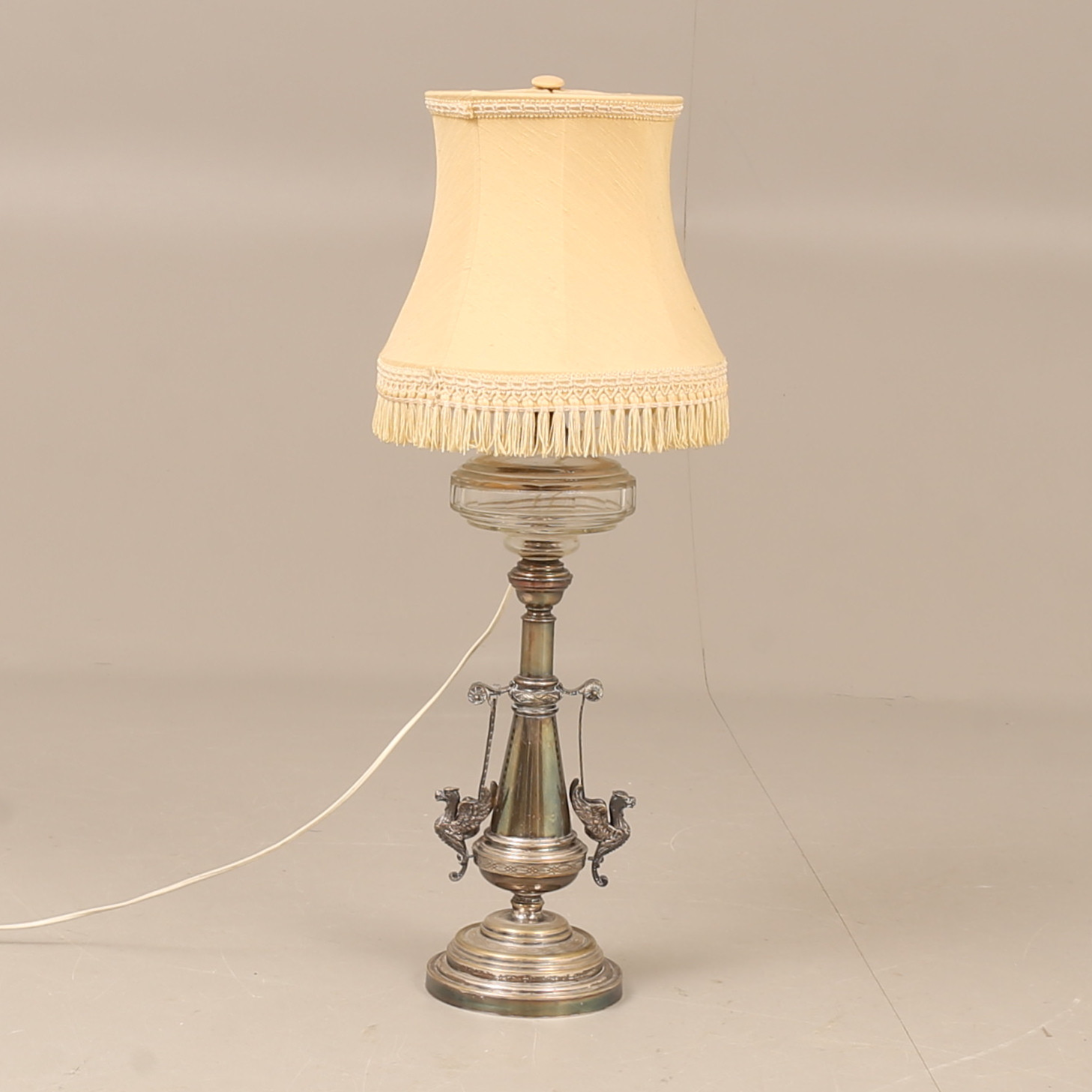 BORDSLAMPA, metall och glas.