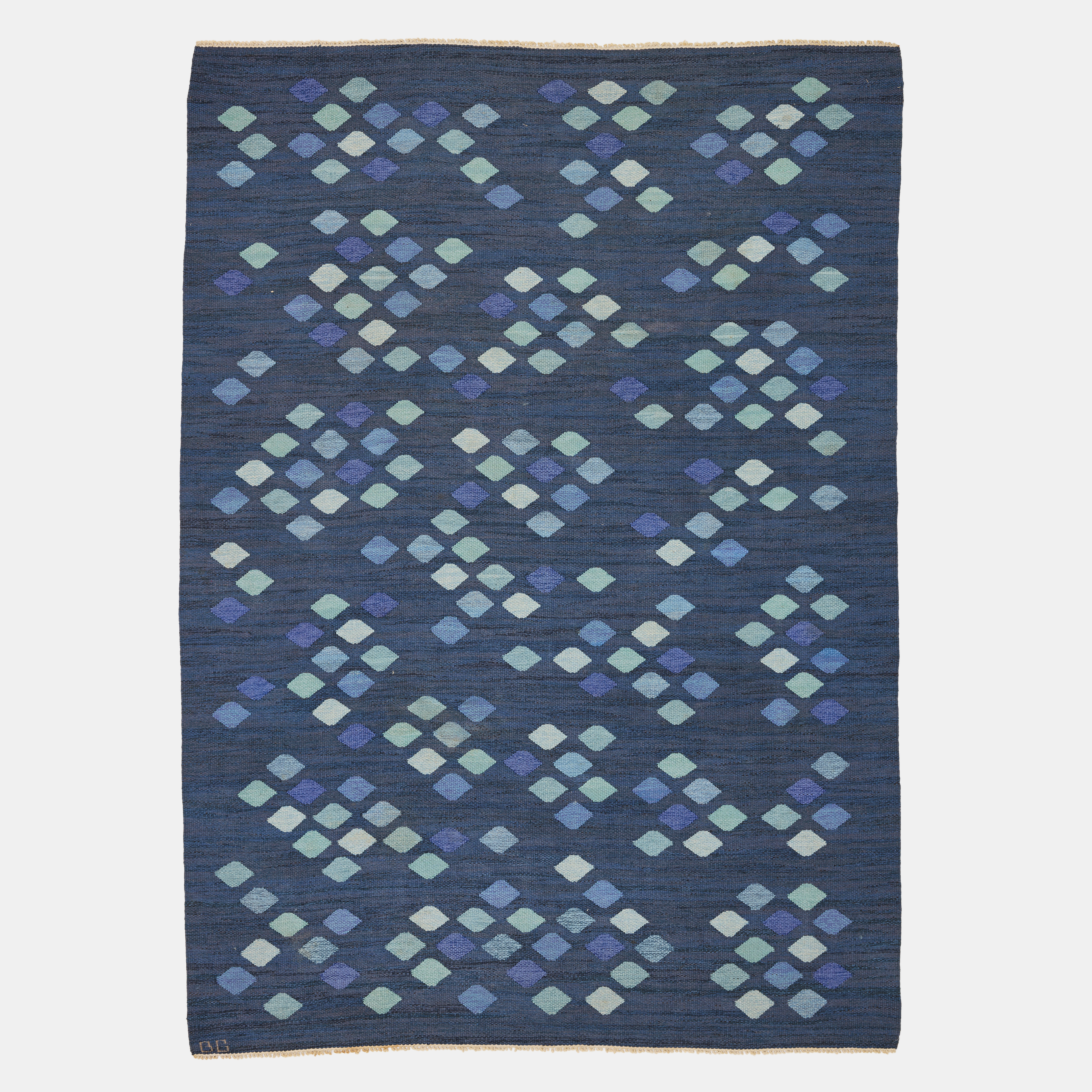 BRITA GRAHN. Matta, gobelängteknik, geometrisk dekor i blåa nyanser, 242 x 173 cm.