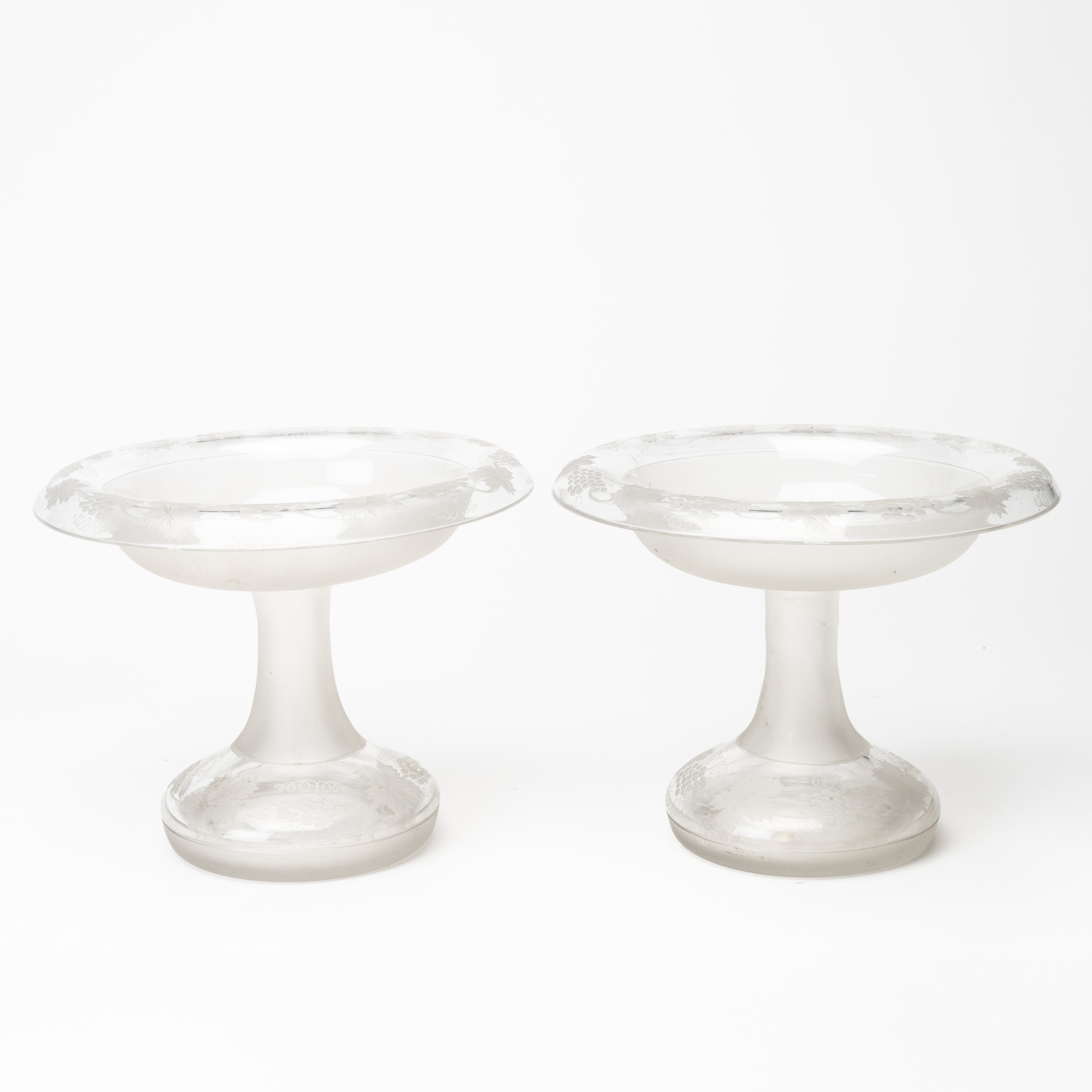 LJUSSTAKAR/SKÅLAR på fot, ett par, glas, 1800-tal.