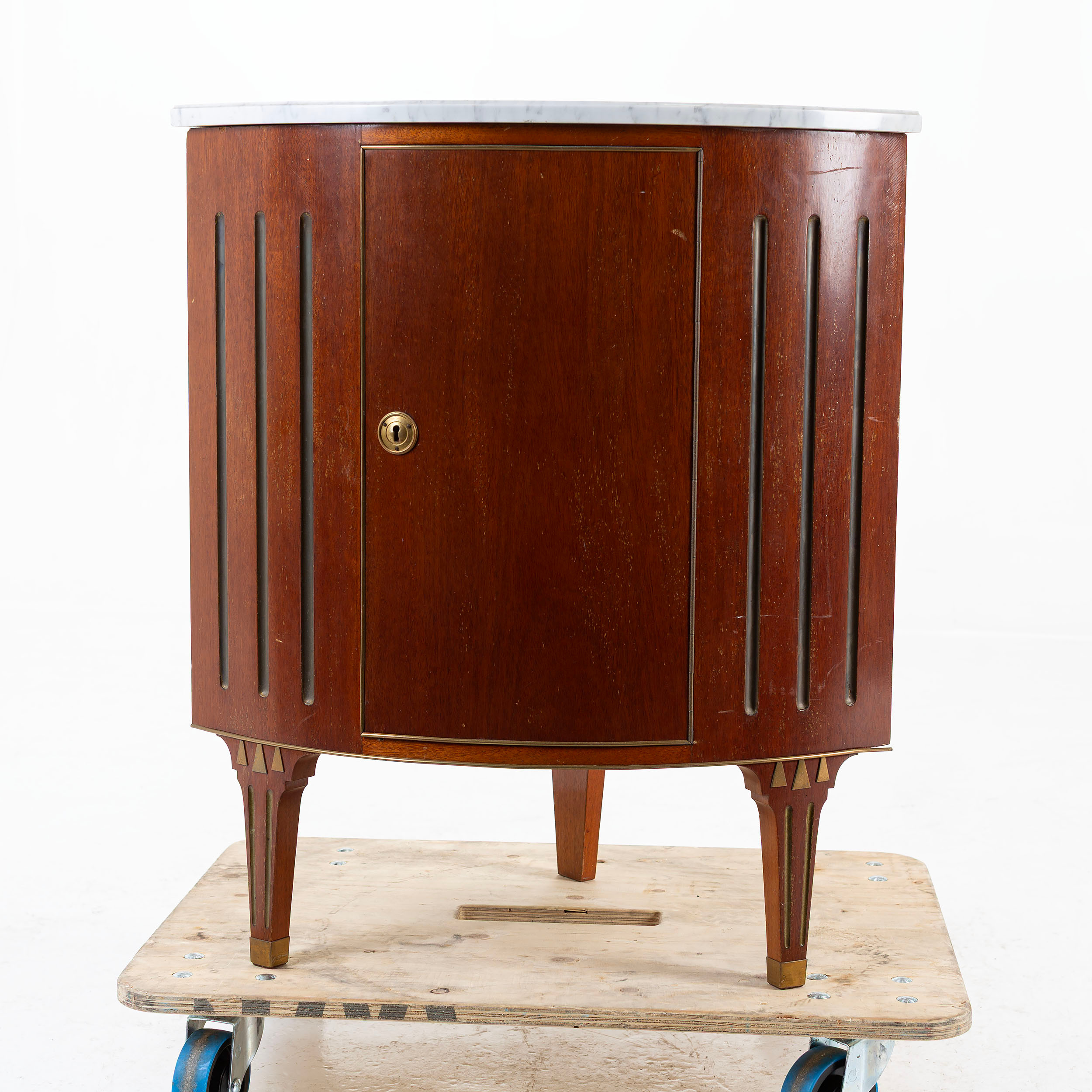 HÖRNSKÅP, med stenskiva, sengustaviansk stil, tidigt 1900 - tal.