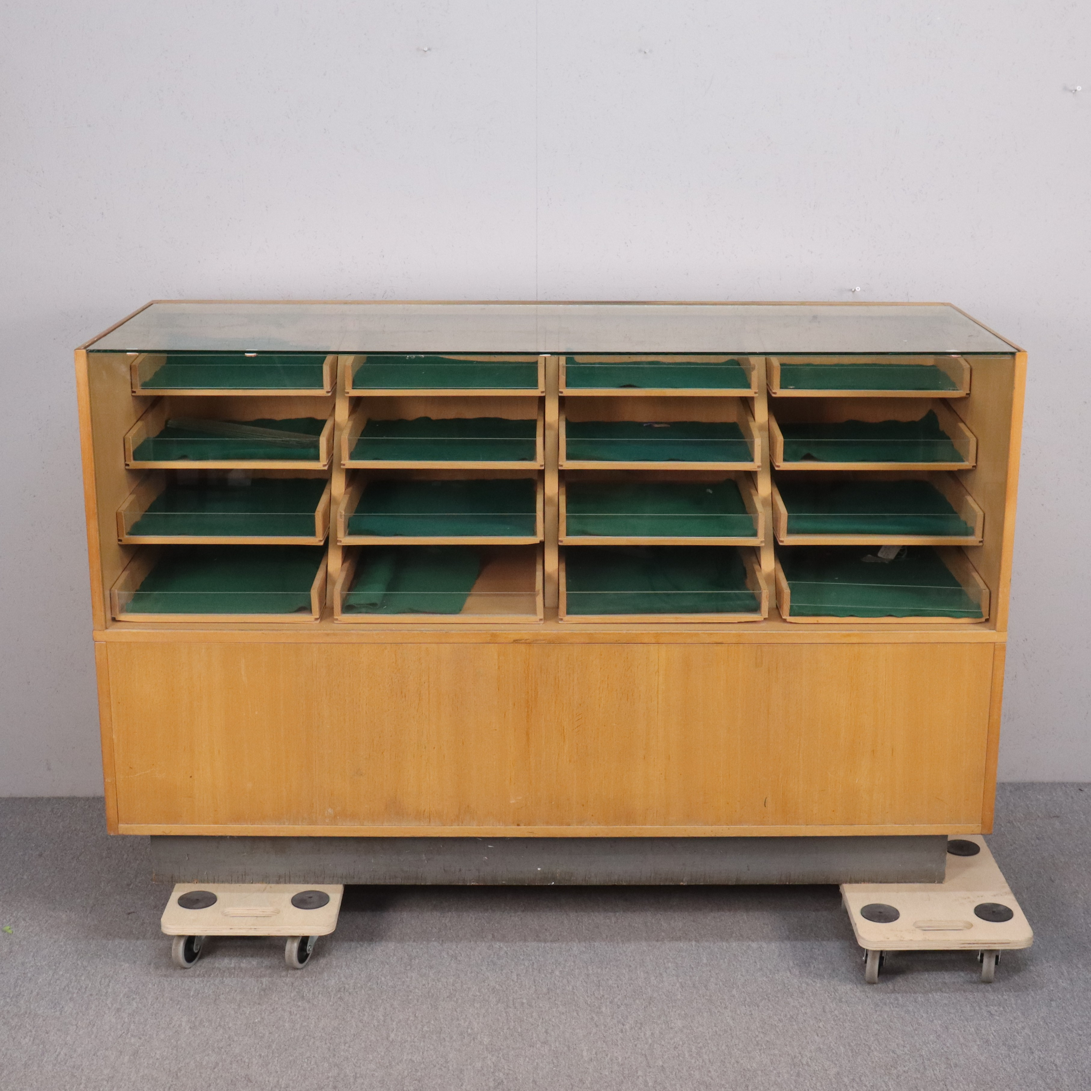 KÖPMANS -/AFFÄRS -/BUTIKSDISK, 1900-talets mitt.