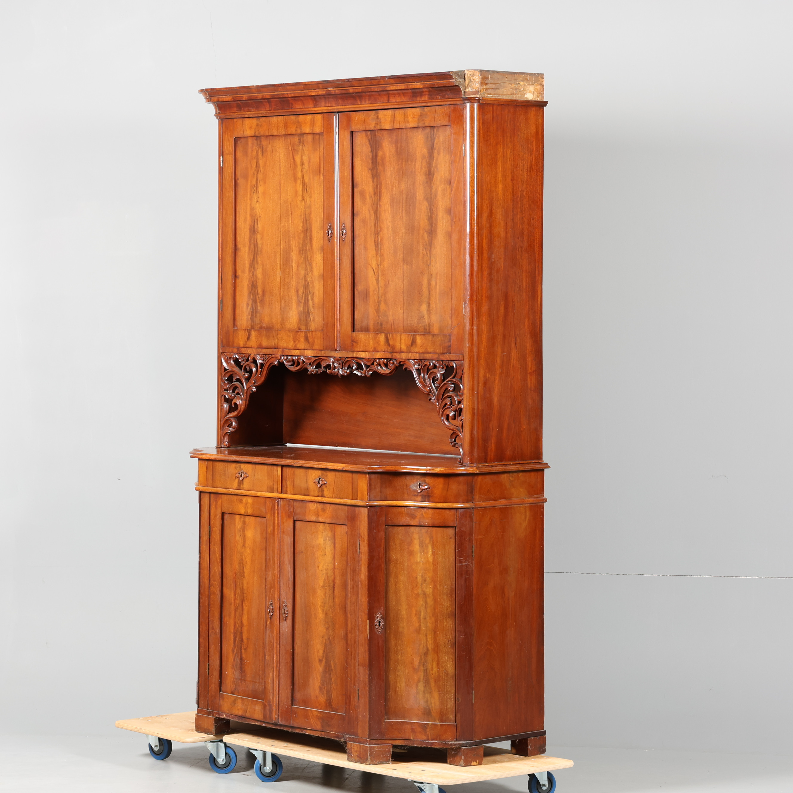 SALSSKÅP, senempire, 1800-talets mitt, mahogny.