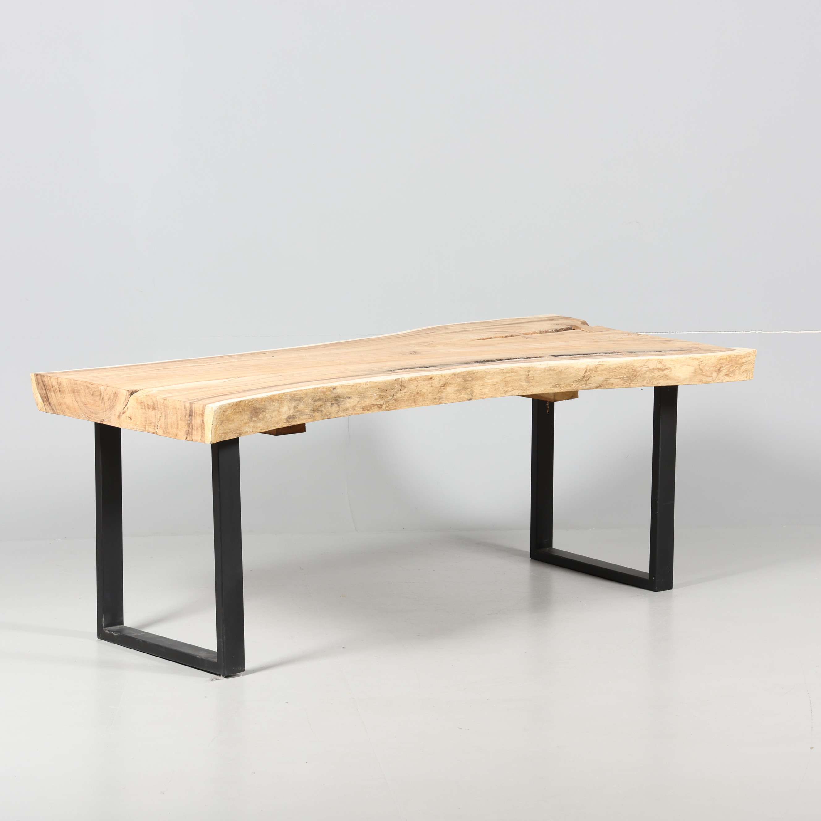 MATBORD, samtida, massivt trä samt metall.