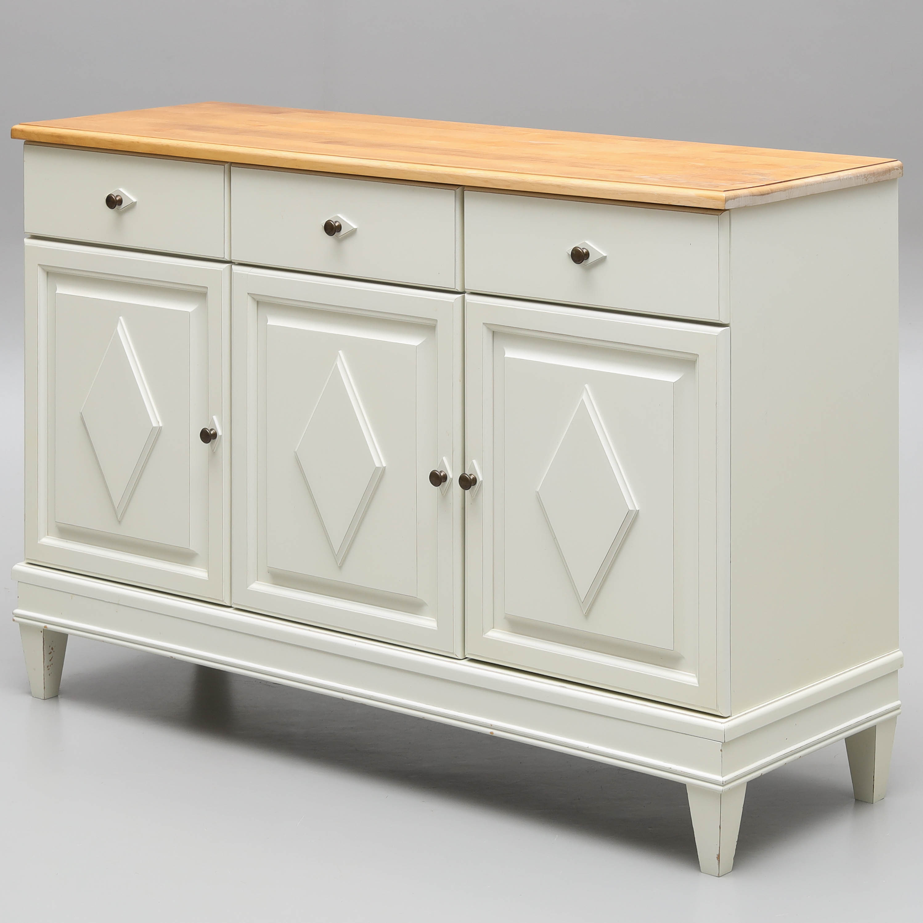 SIDEBOARD/SKÄNK, lackad i vit med toppskiva i björk, "Stockholm", Englesson.