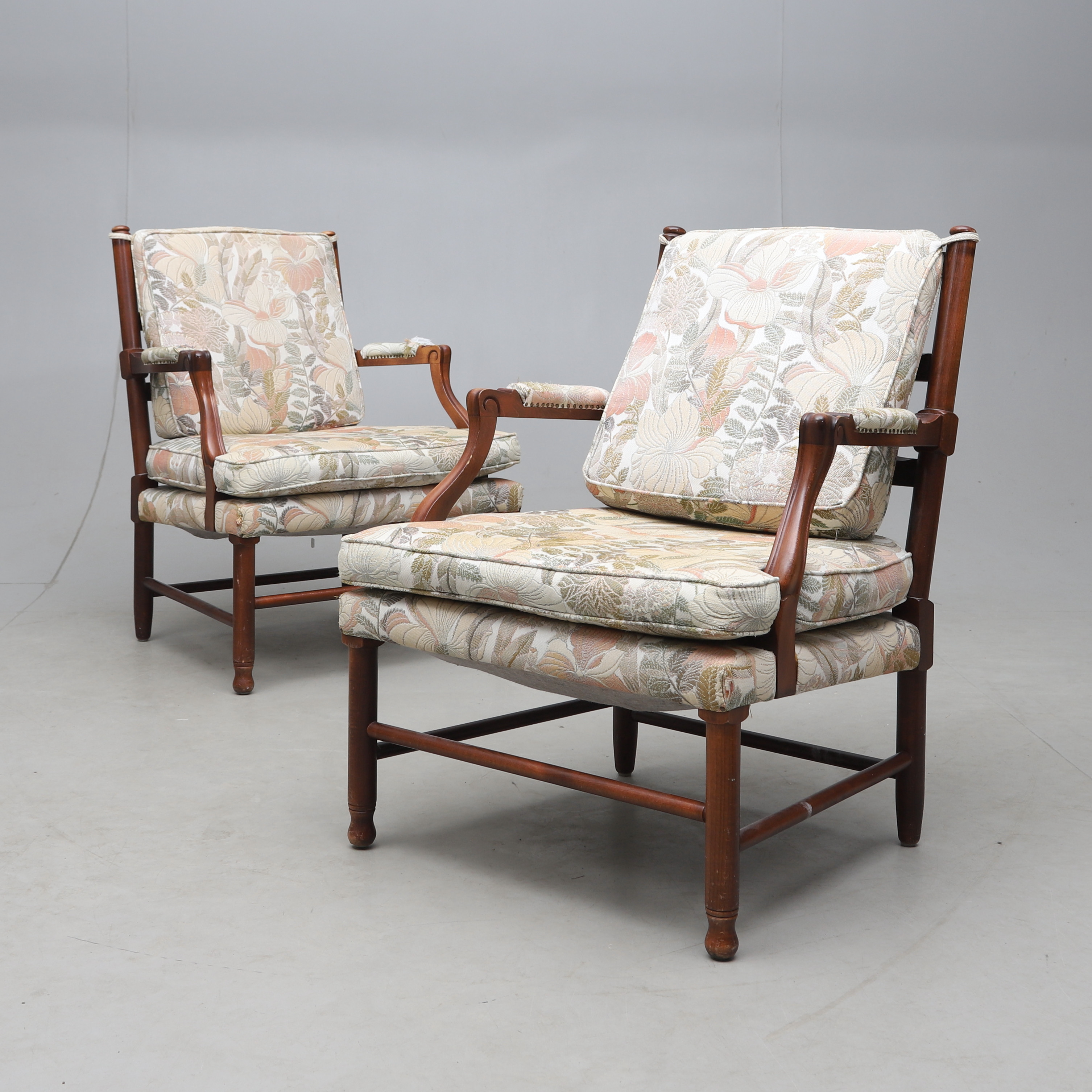 FÅTÖLJER, 1 par, "Gripsholms"-modell, 1900-talets andra hälft.