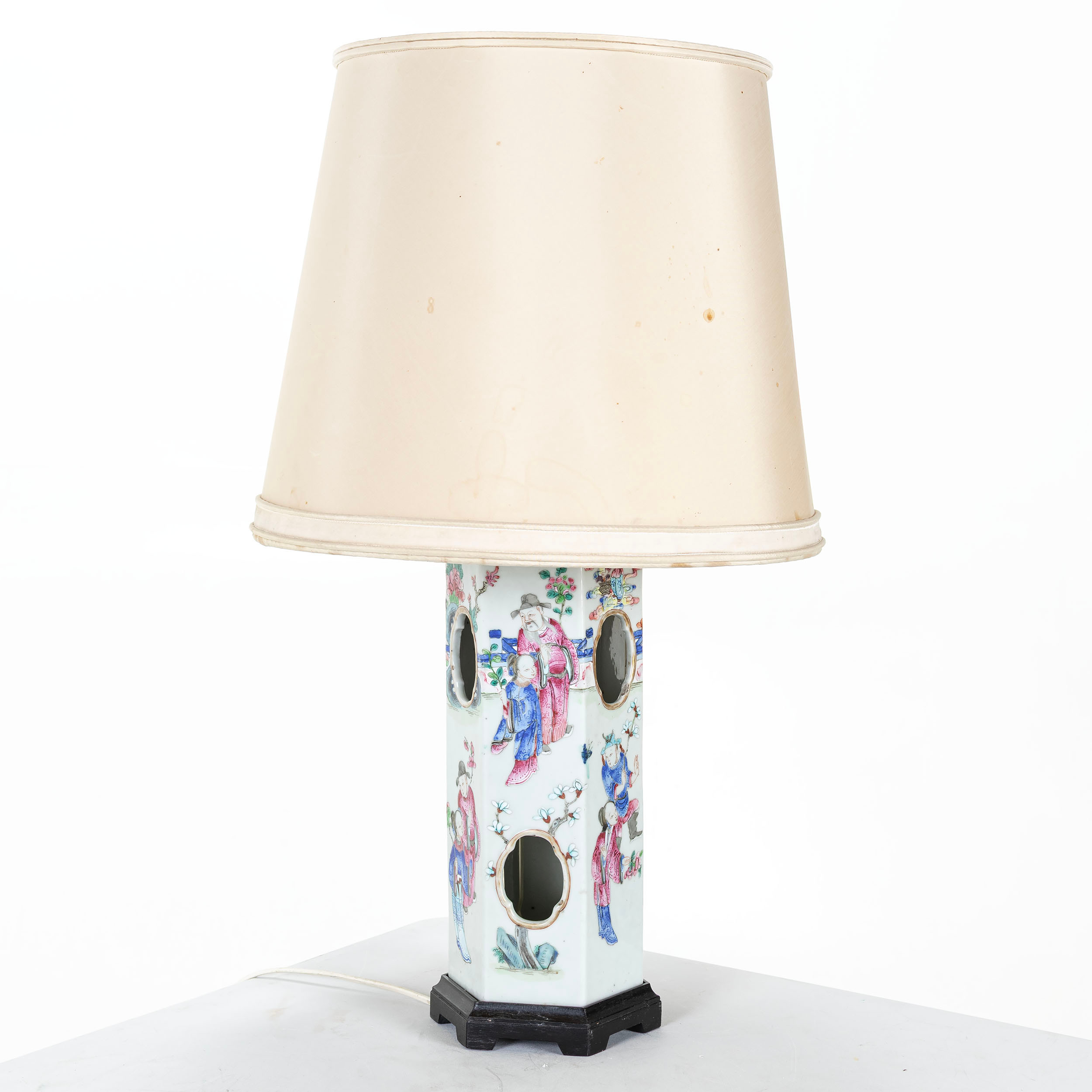 BORDSLAMPA, monterad på perukstock, Tongzhi-perioden, Kina (1862-1873).