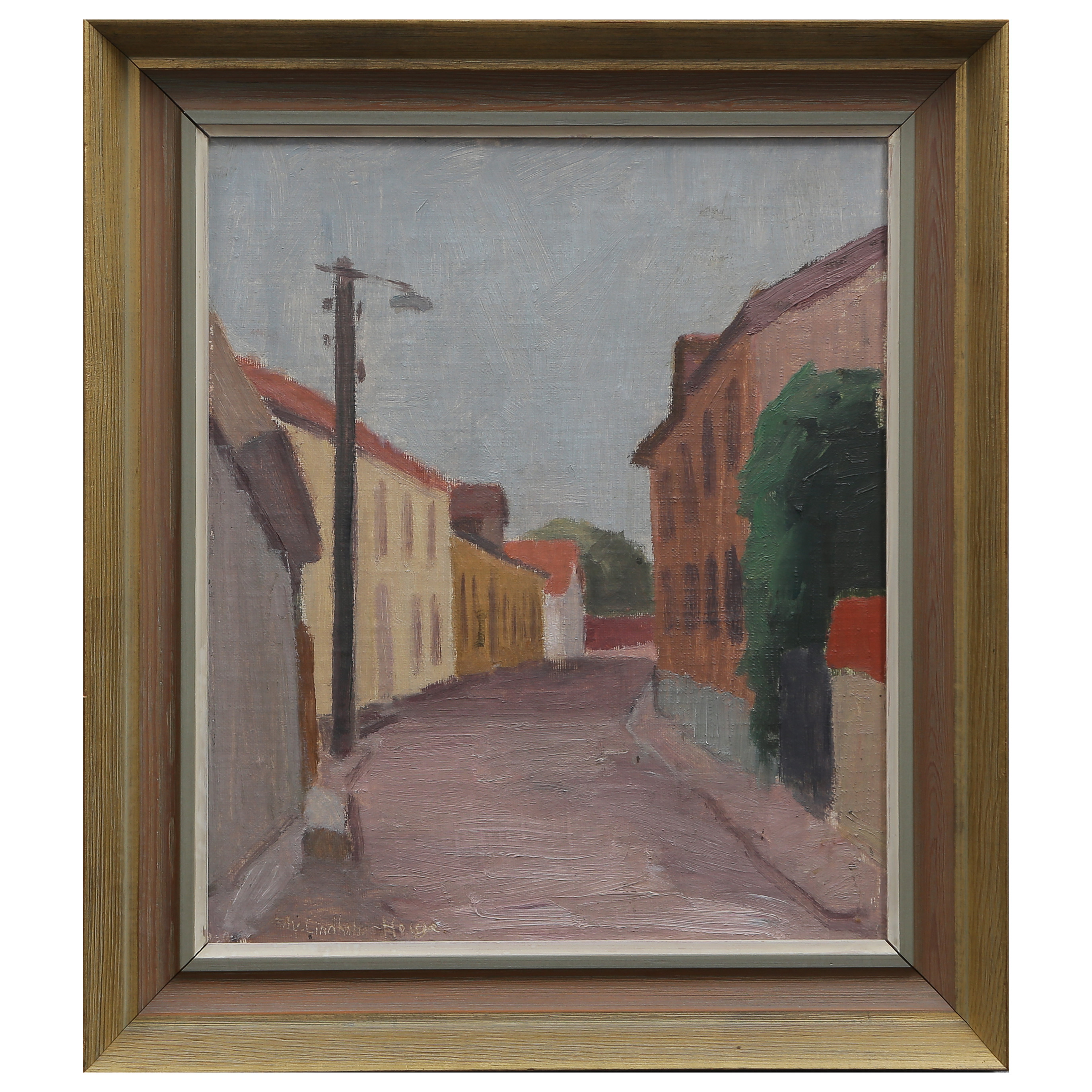 EDVIN LINDHOLM-HOUGE. (1908-1969) "GATA I GAMLASTAN, KALMAR" OLJA PÅ PANNÅ, SIGNERAD, DATERAD 1947.