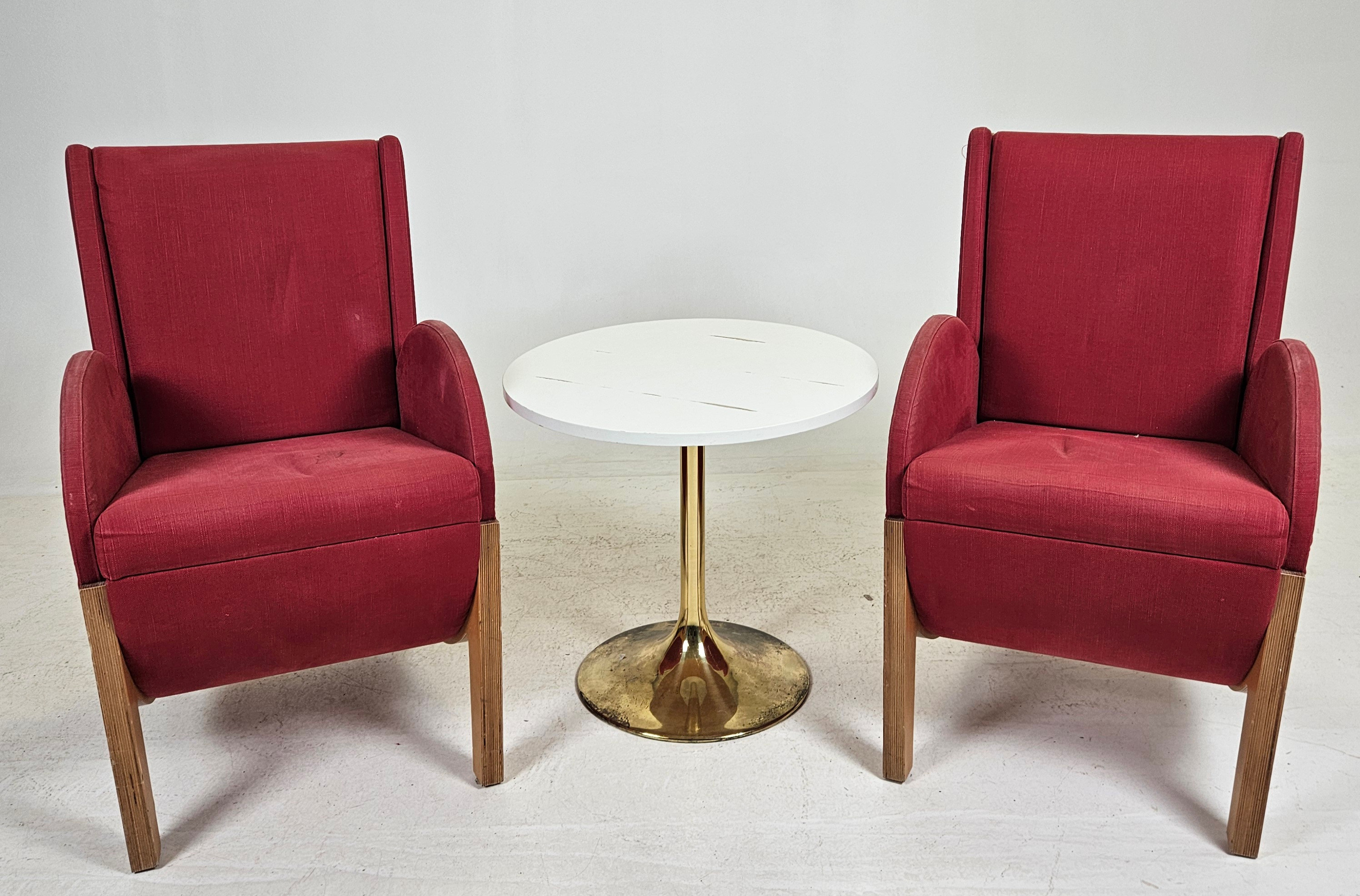 FÅTÖLJER, ett par, med BORD, 1900-talets andra hälft.