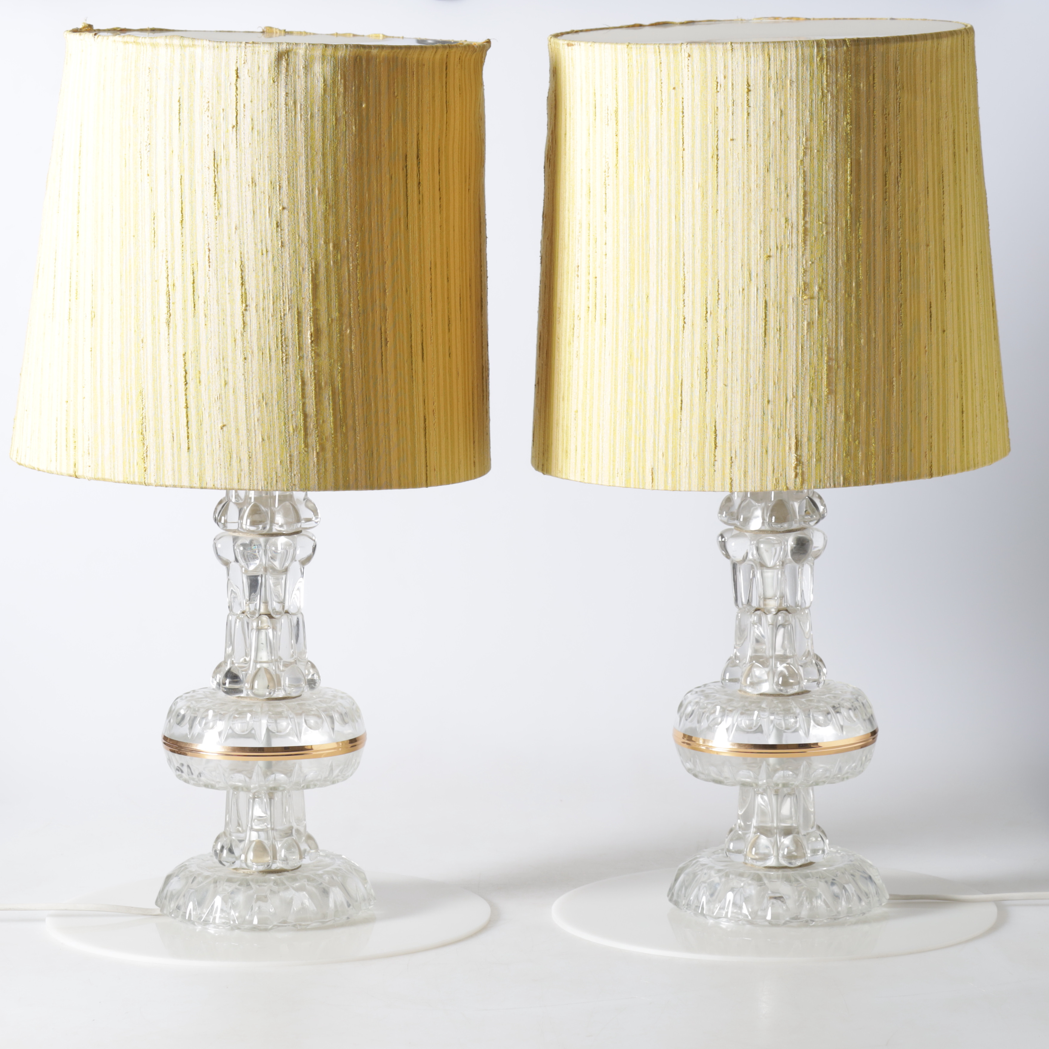 BORDSLAMPOR, ett par, glas, 1900-tal.