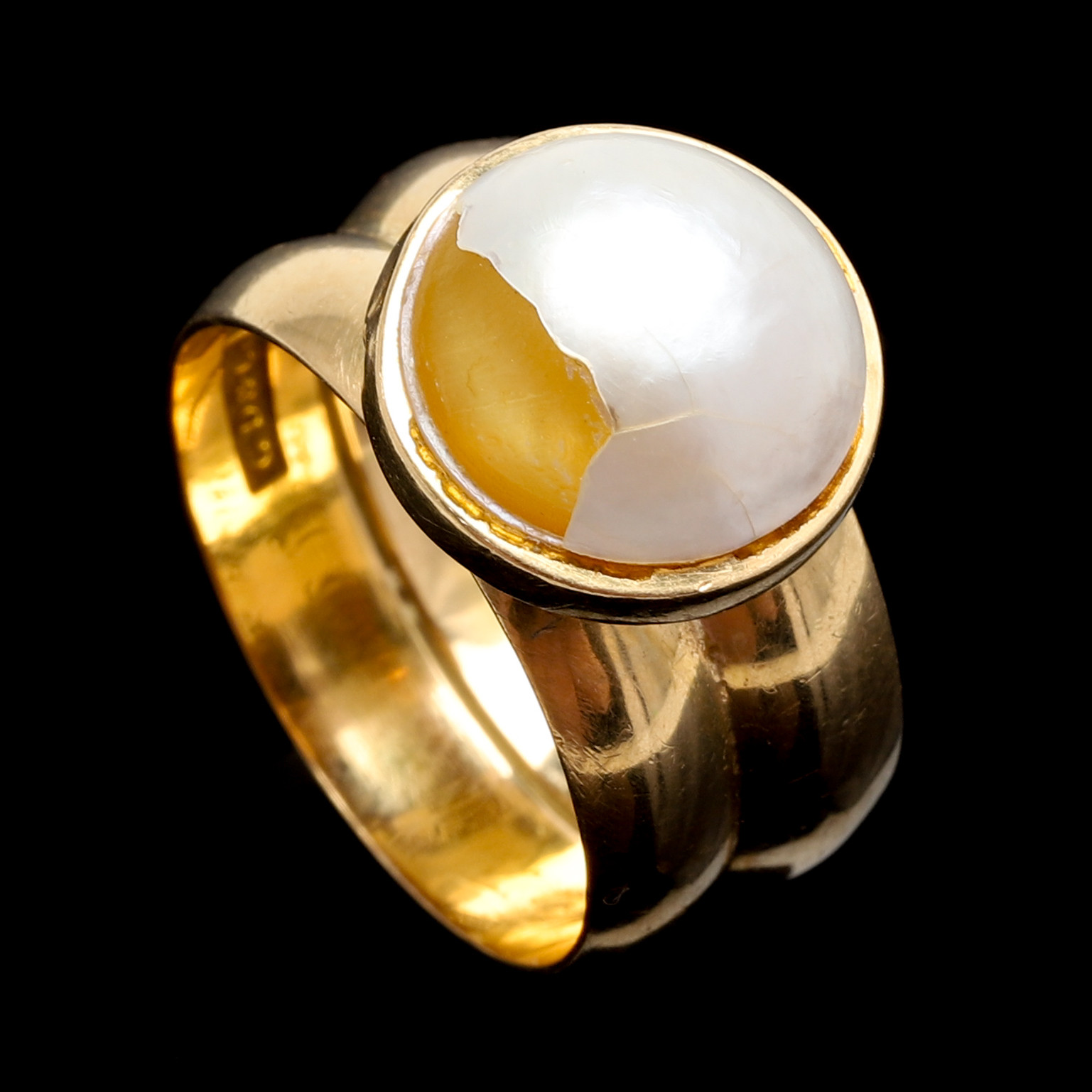 RING, 18 k guld. Svenska stämplar. Vikt ca 9,1 gram.