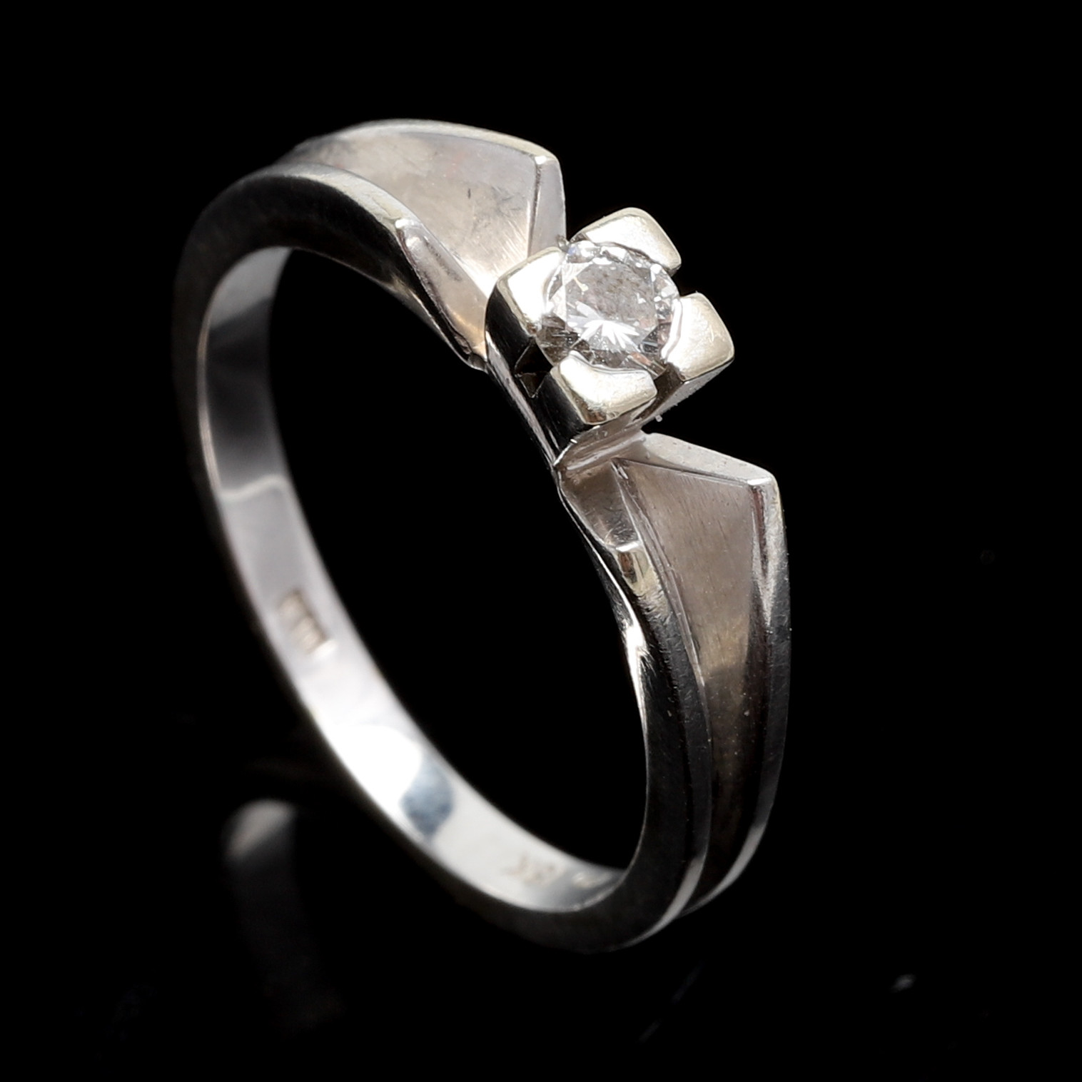 RING, 18k vitguld, briljant, enligt gravyr 0.17 ct. Vikt ca 3,6 gram.