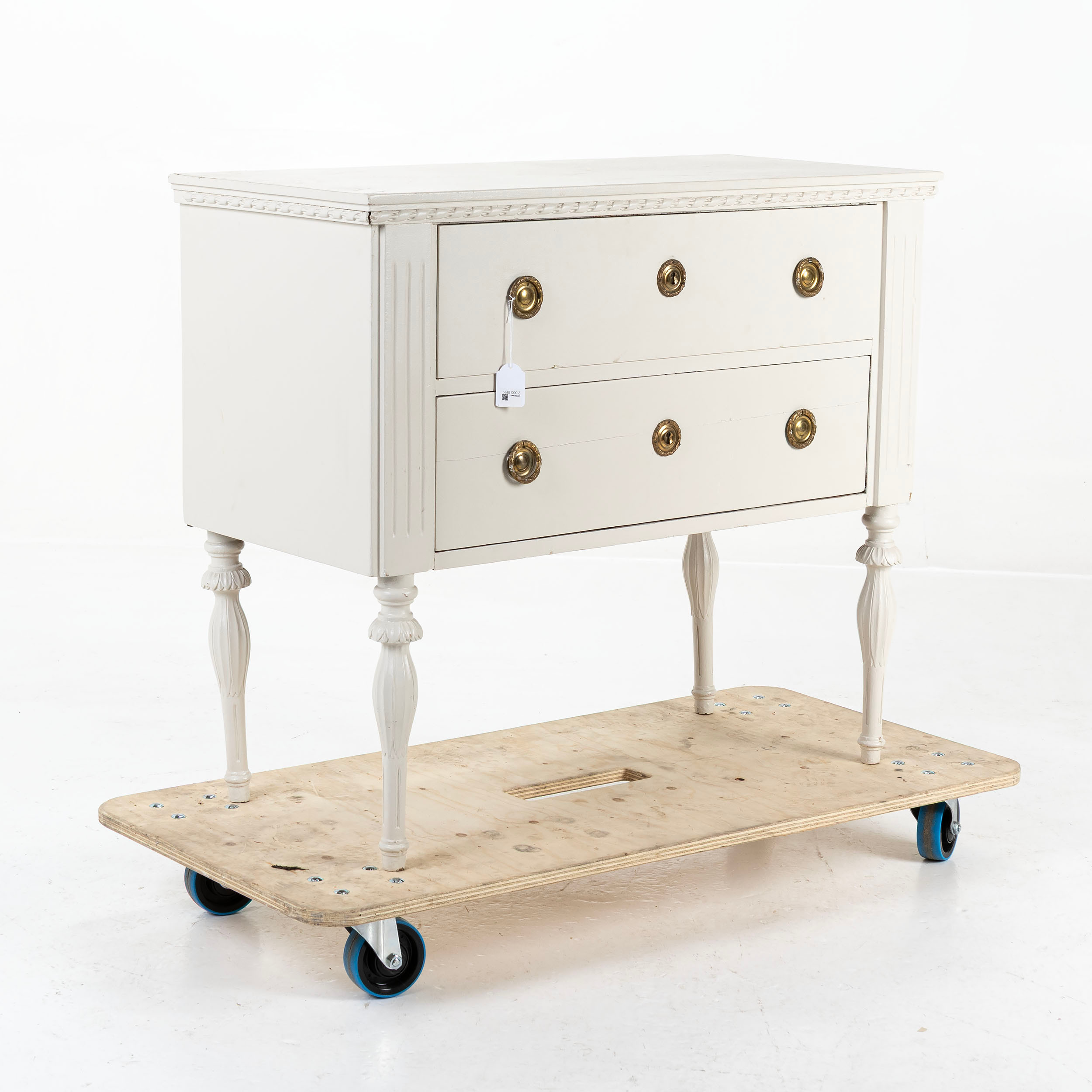 BYRÅ, vitmålad, gustaviansk stil, 1800 - tal.