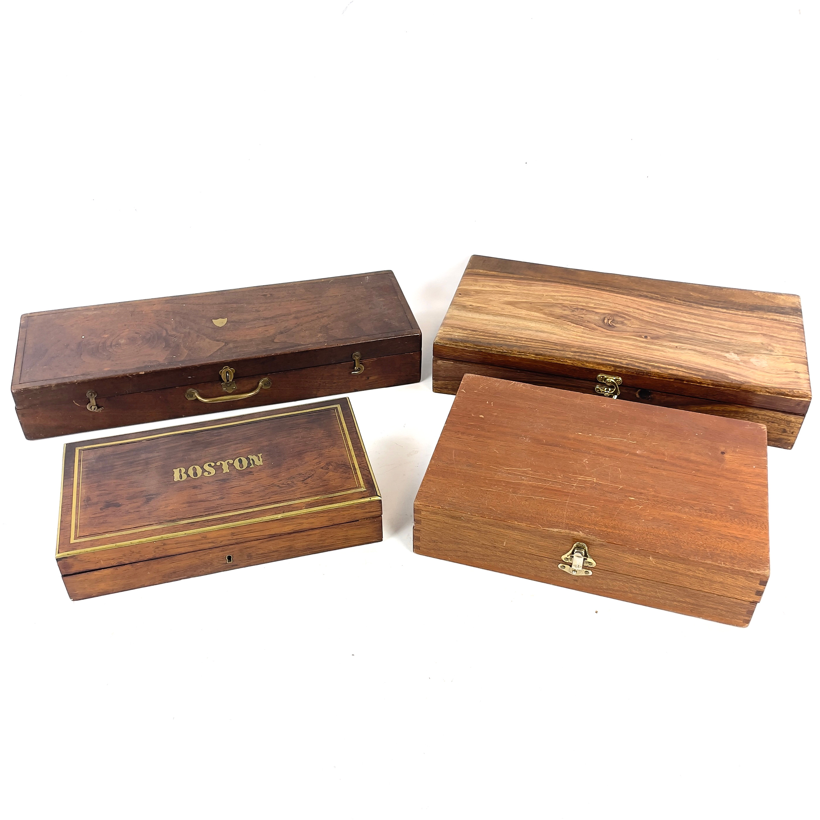 VAPENSCHATULLER, 4 st, i trä.