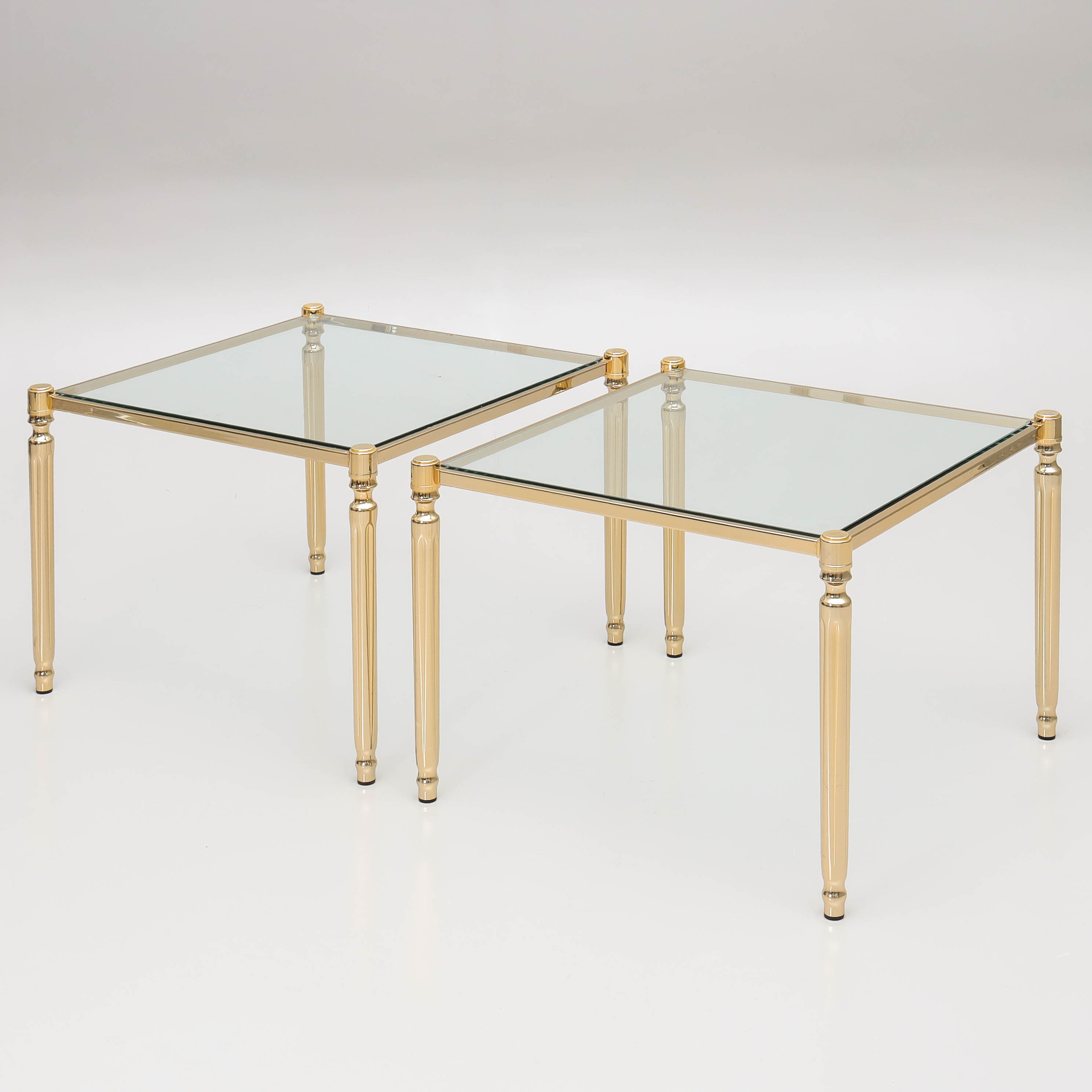 SIDOBORD/LAMPBORD, ett par, metall & glas, 1980-tal.