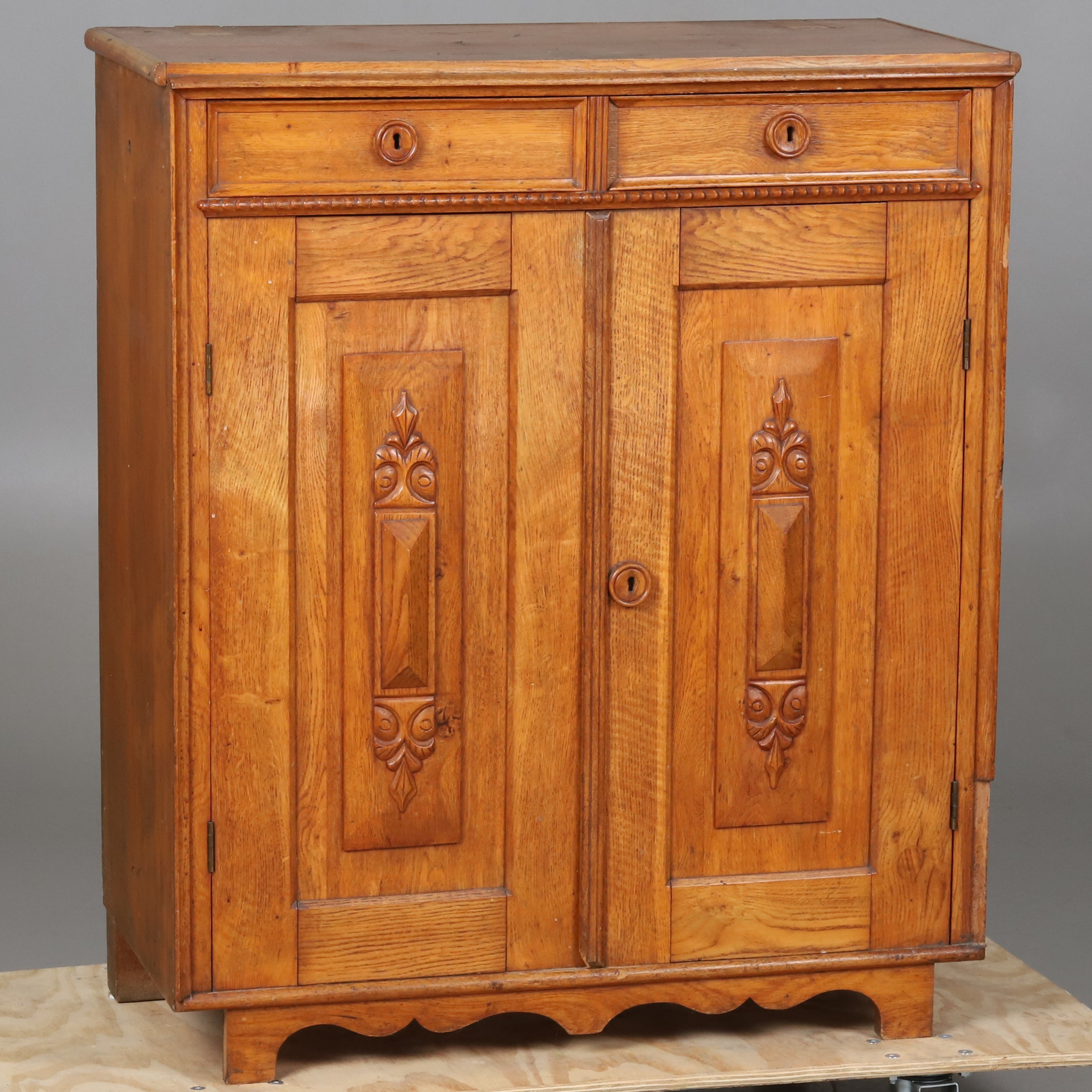 SKÄNK, nyrenässans, 1800-tal.