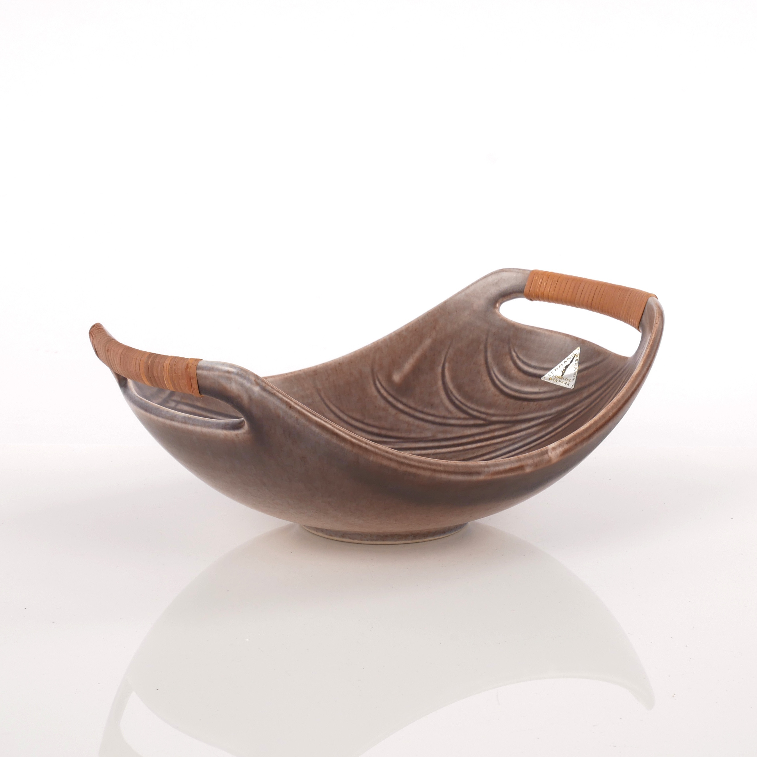 SKÅL, med flätade handtag, Lehmann keramik, Langeland, Danmark.