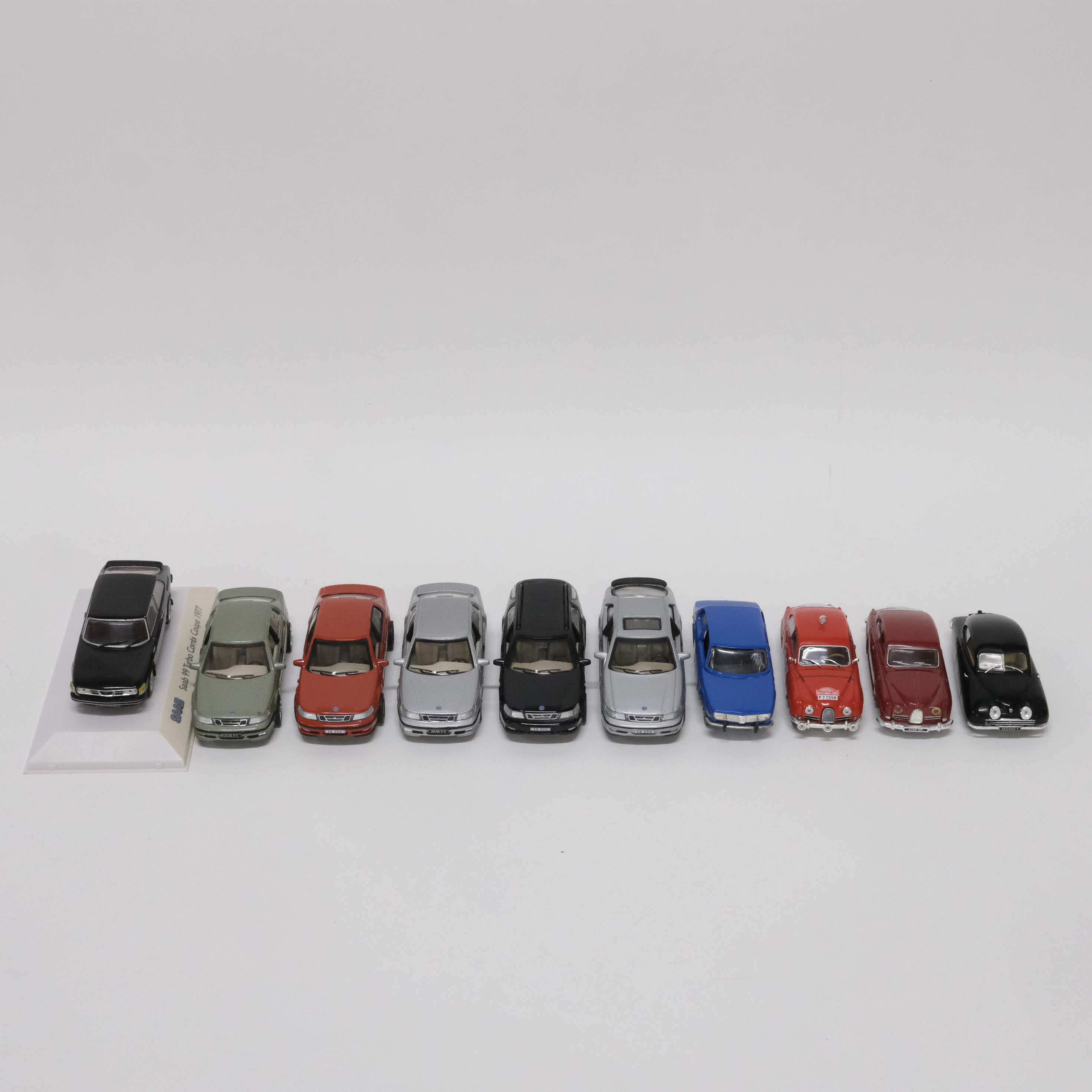 TIO MODELLBILAR. SAAB-FORDON. SKALA 1:43.