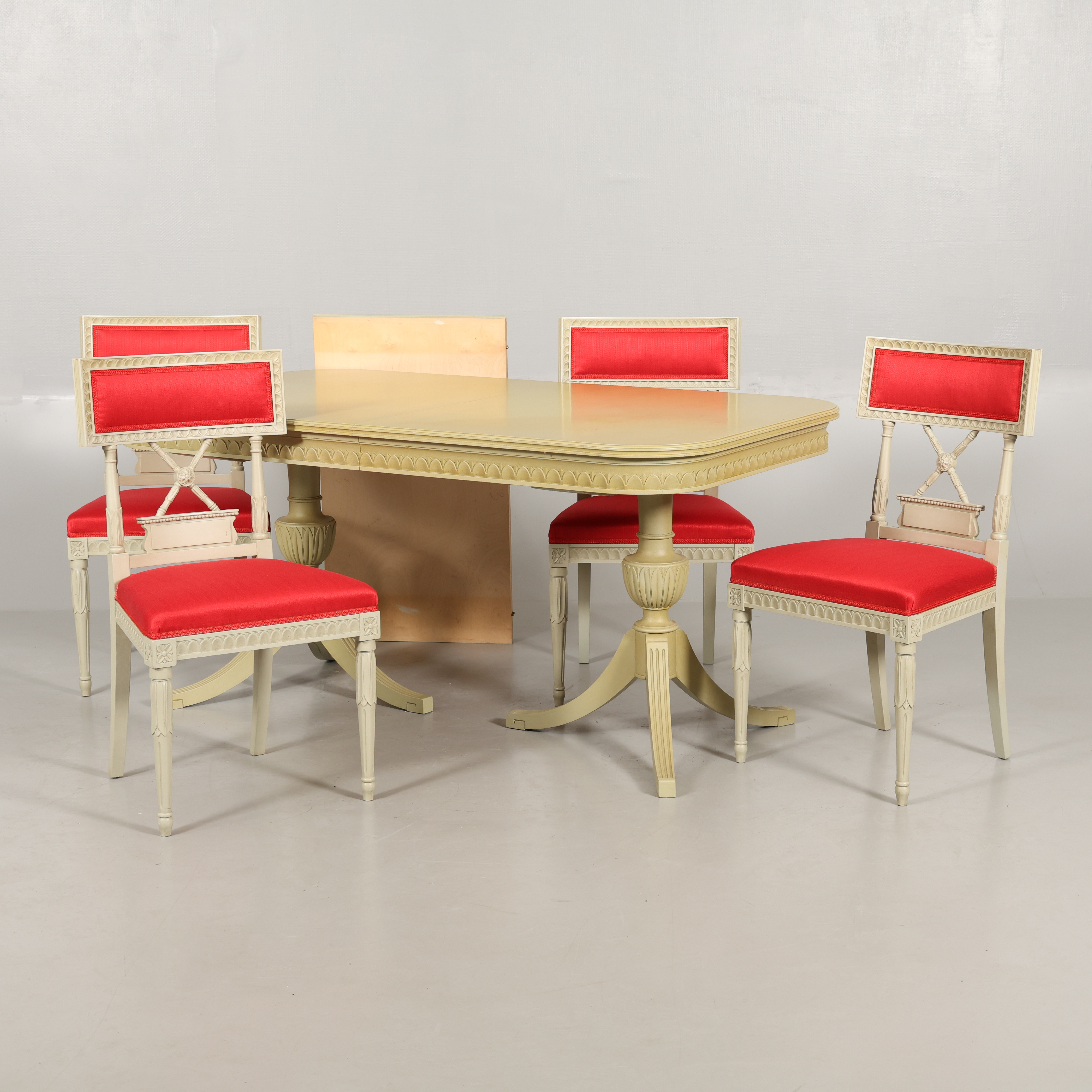 MATBORD med 4 STOLAR, sengustaviansk stil.