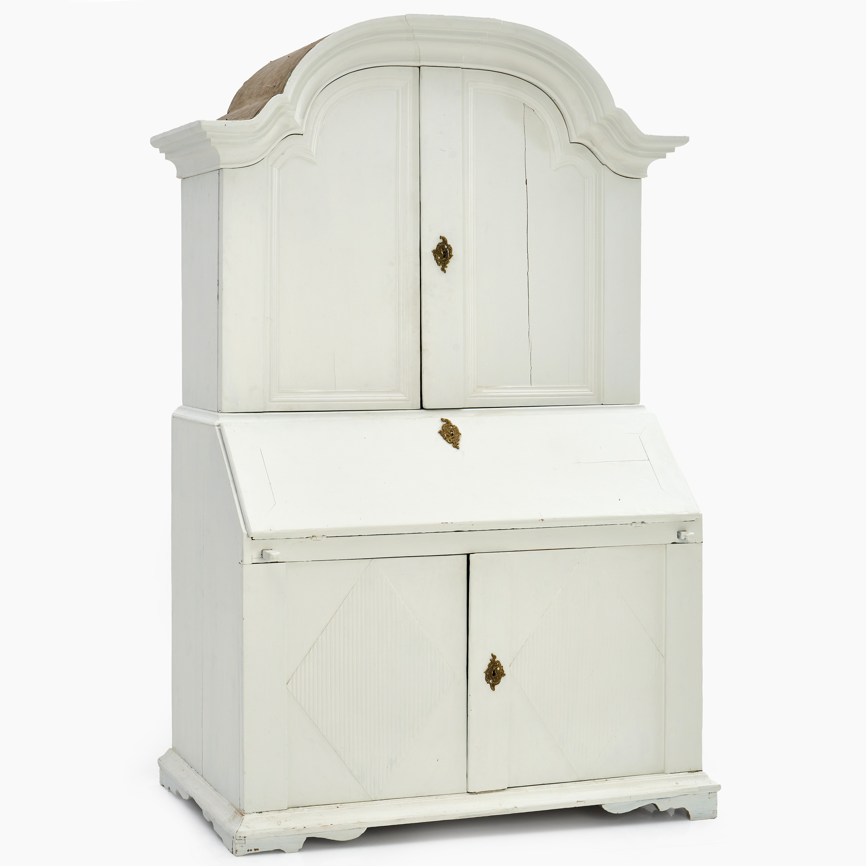 SKRIVSKÅP, gustavianskt, sent 1700-tal, vitmålat, tvådelat, överskåp med hyll- och lådinredning, underdel med lådor samt klaff med skrivinredning.