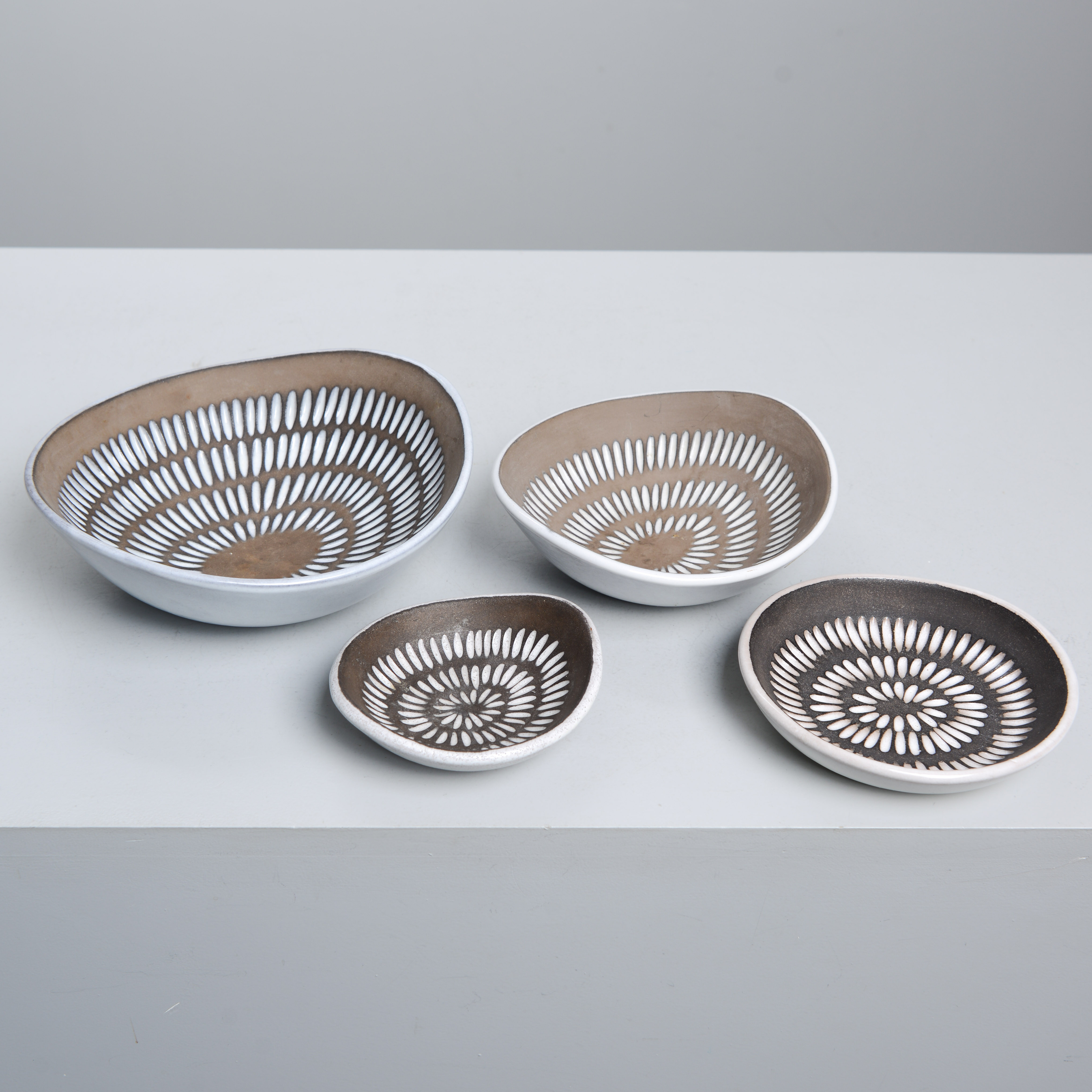 INGRID ATTERBERG. "Negro", skålar, 4 st, Upsala-Ekeby, 1953-58.