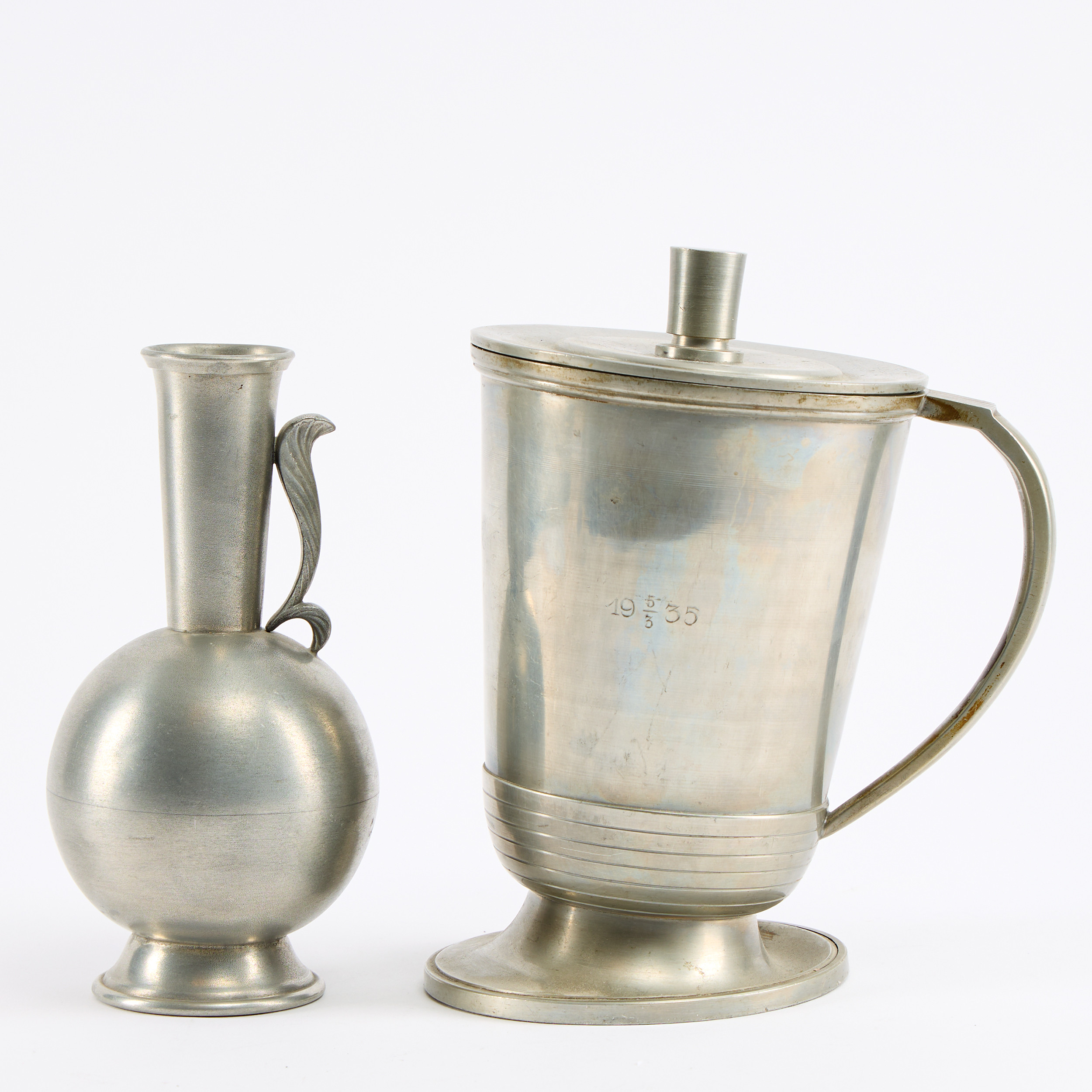 STOP SAMT VAS, stopet stämplat GAB, Stockholm 1934. Vasen Scandia tenn 1980. Tenn.