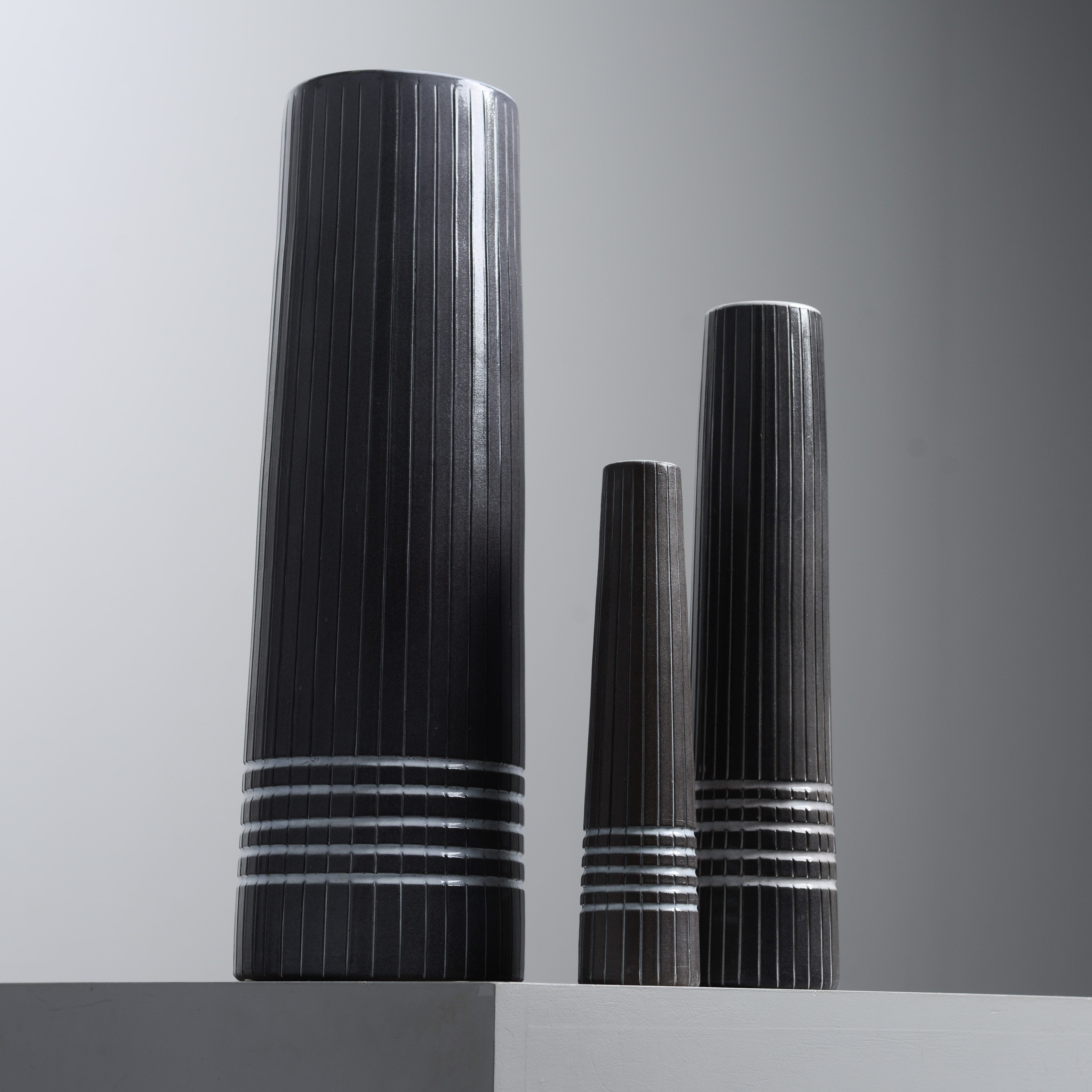 INGRID ATTERBERG. "Vinga", vaser, 3 st, Upsala-Ekeby, 1955-57.