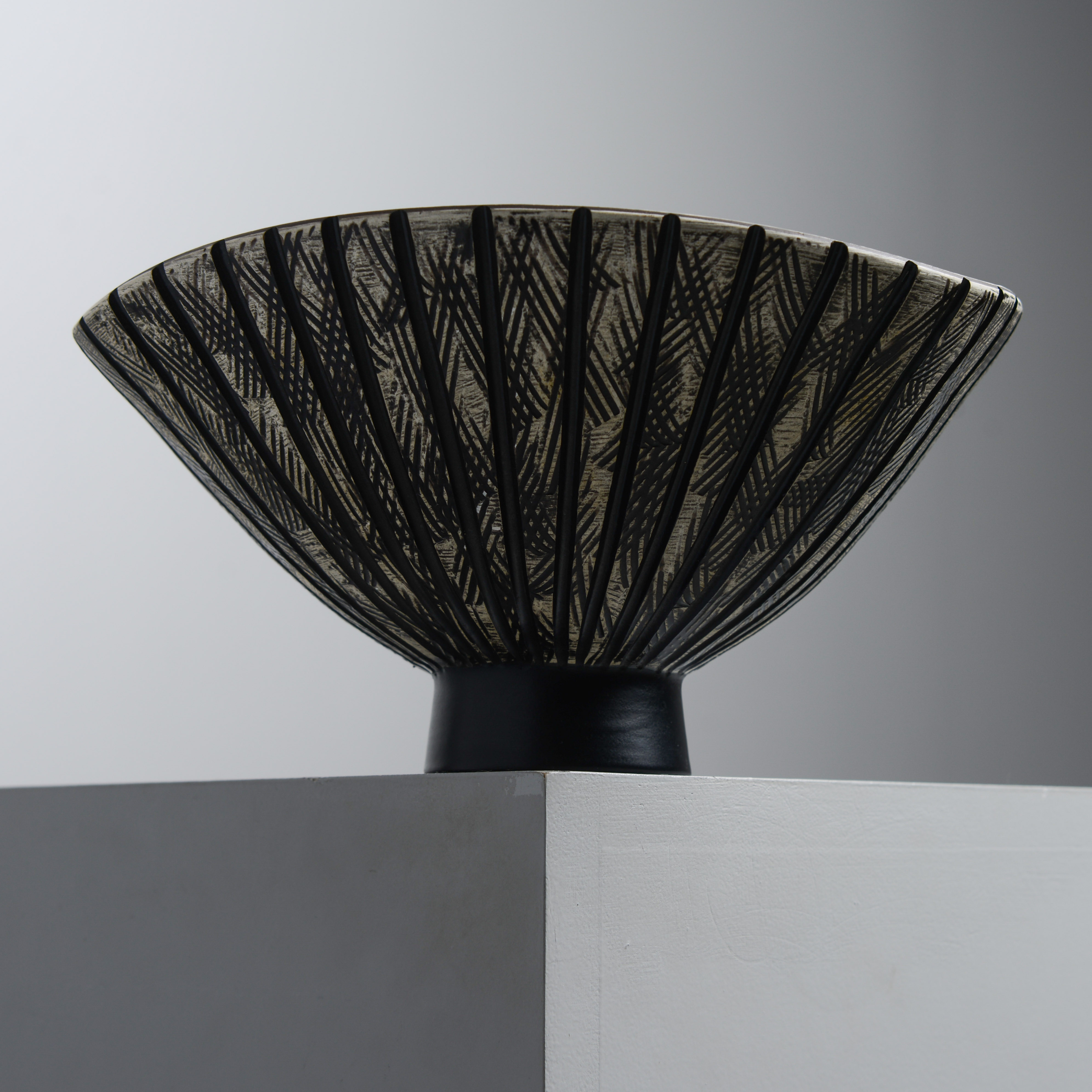 MARI SIMMULSON. "Calypso", skål, modell 4286, Upsala-Ekeby, 1957-59.